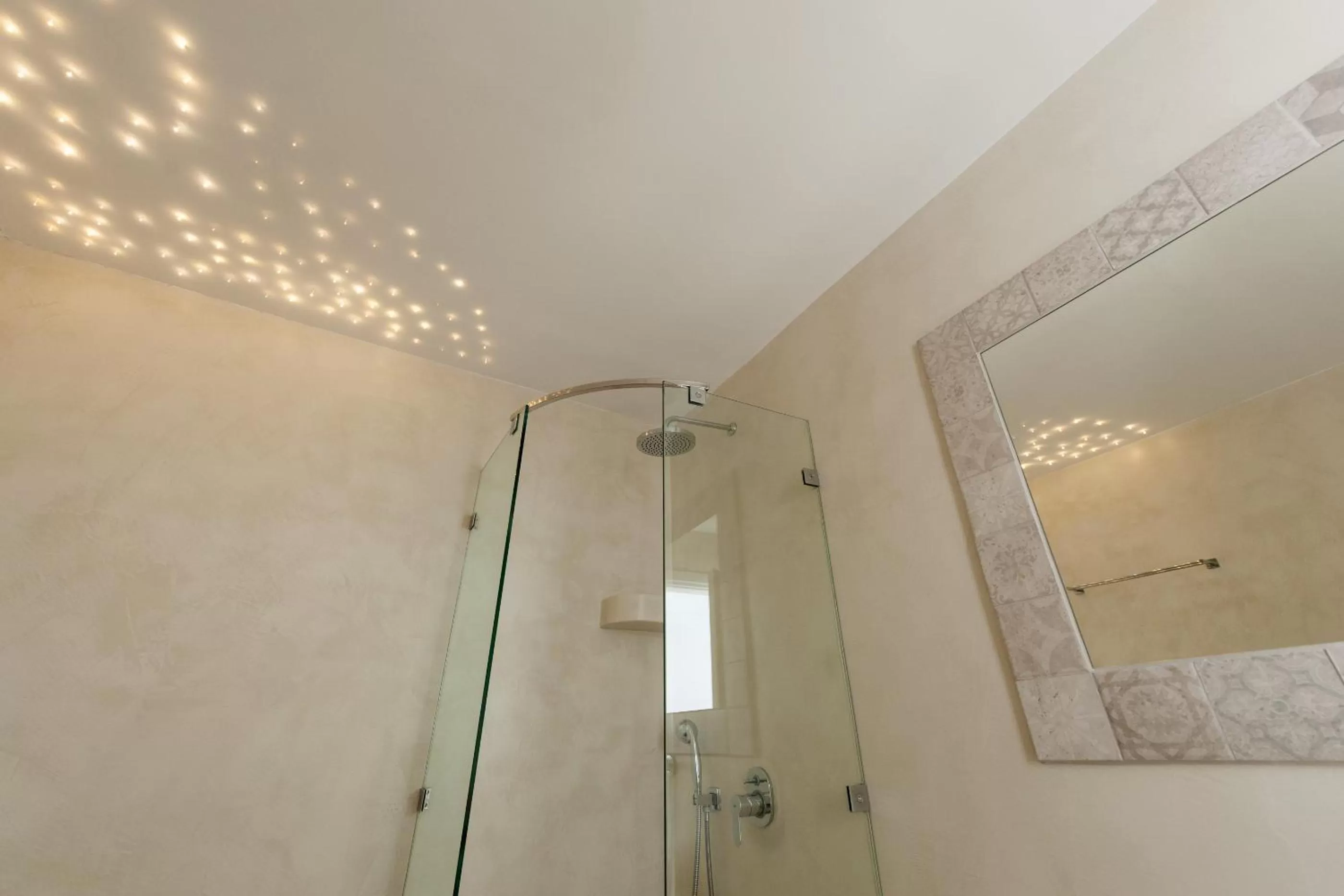 Bathroom in Keti Hotel