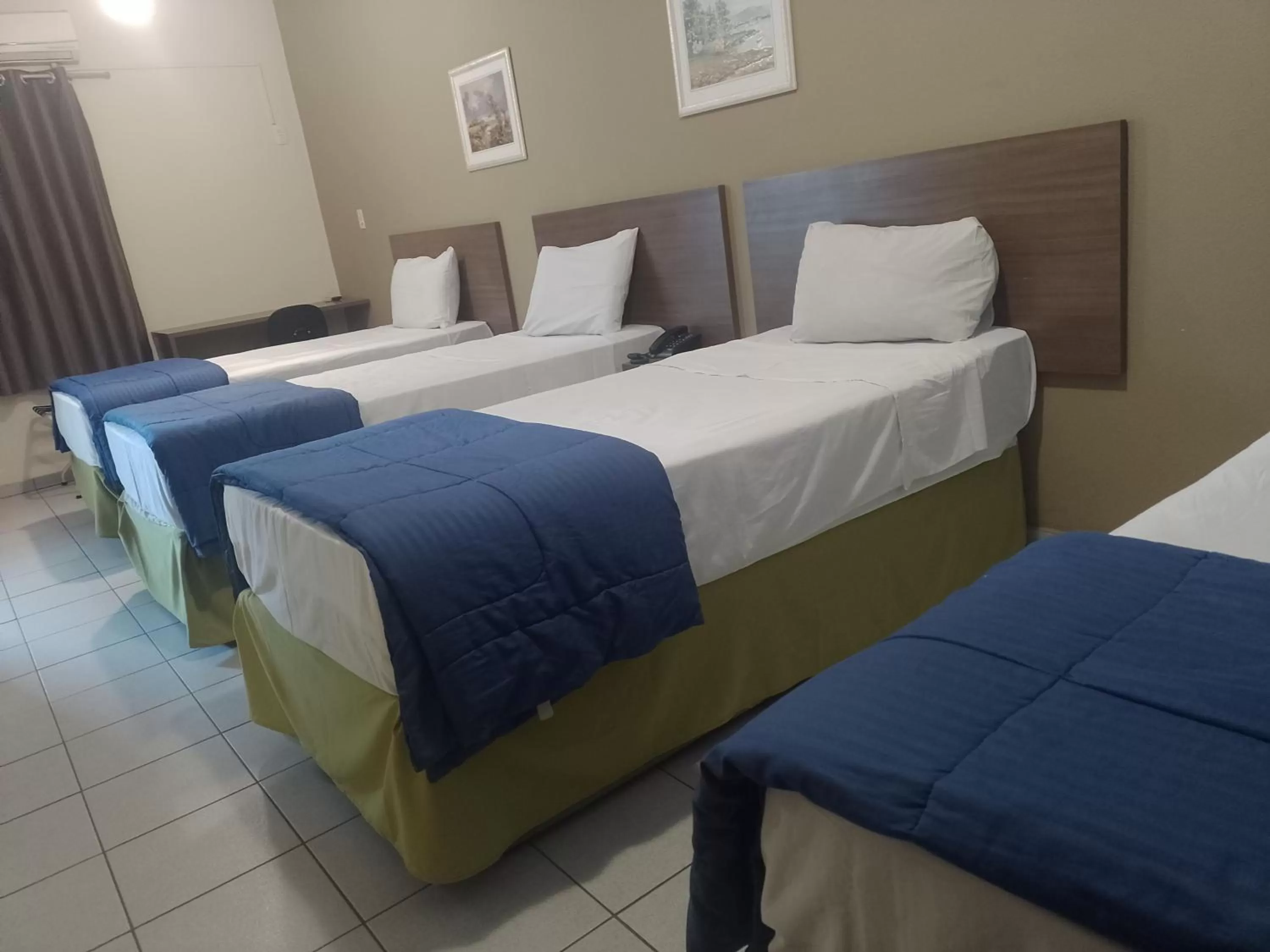 Photo of the whole room, Bed in Astor Hotel