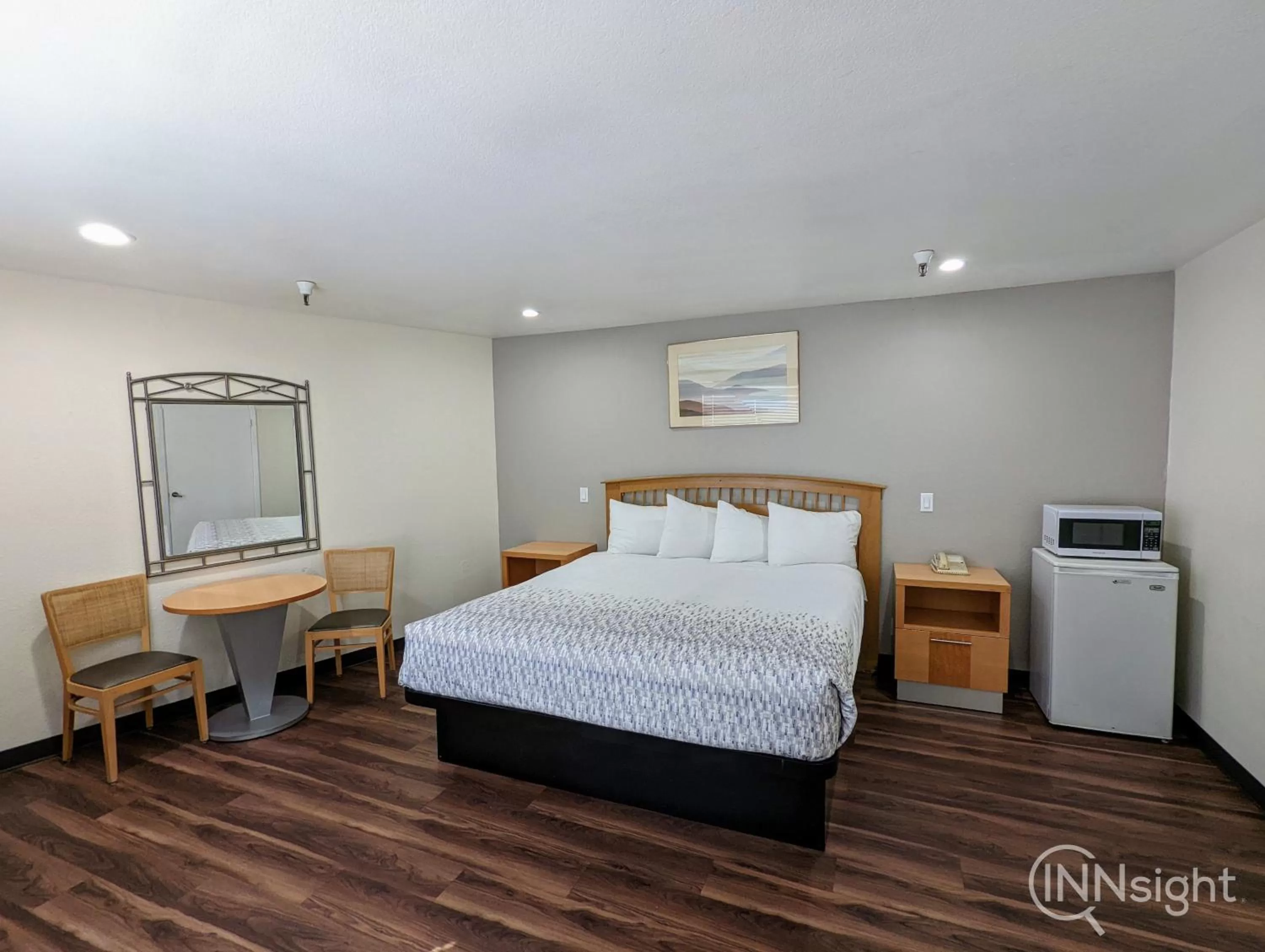 Photo of the whole room, Bed in Royal Inn