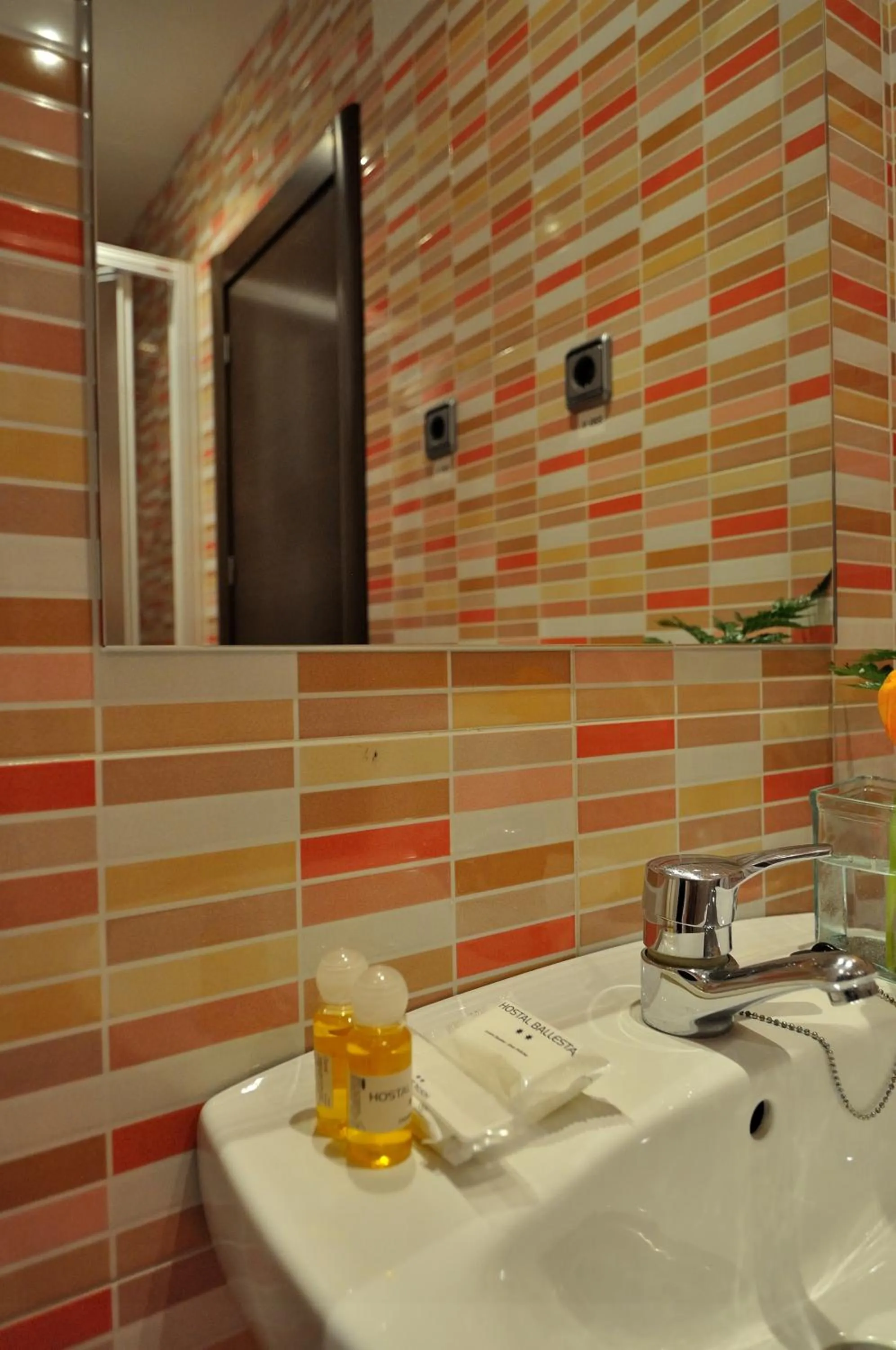 Bathroom in Hostal Ballesta