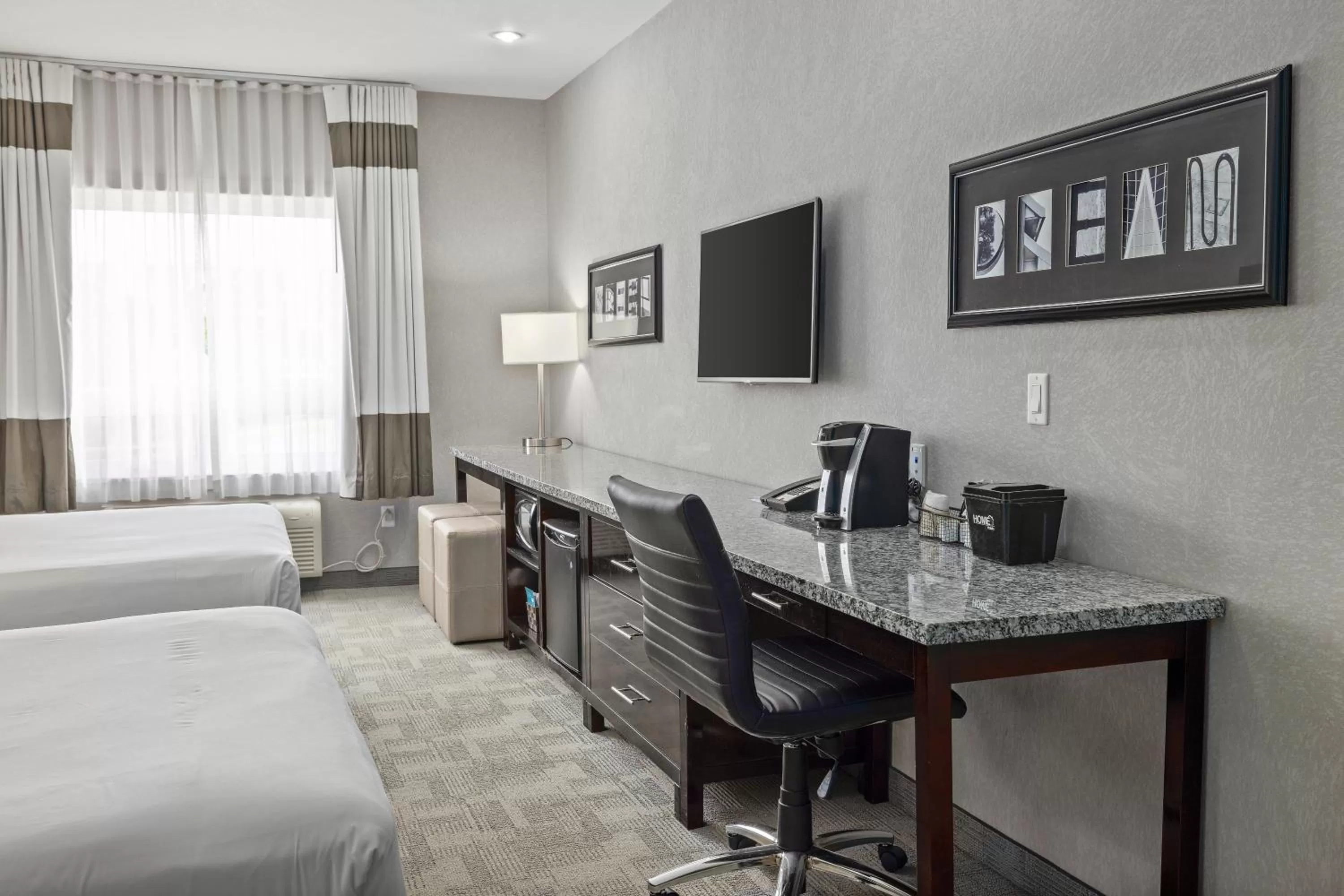 Bed in Home Inn & Suites Regina Airport