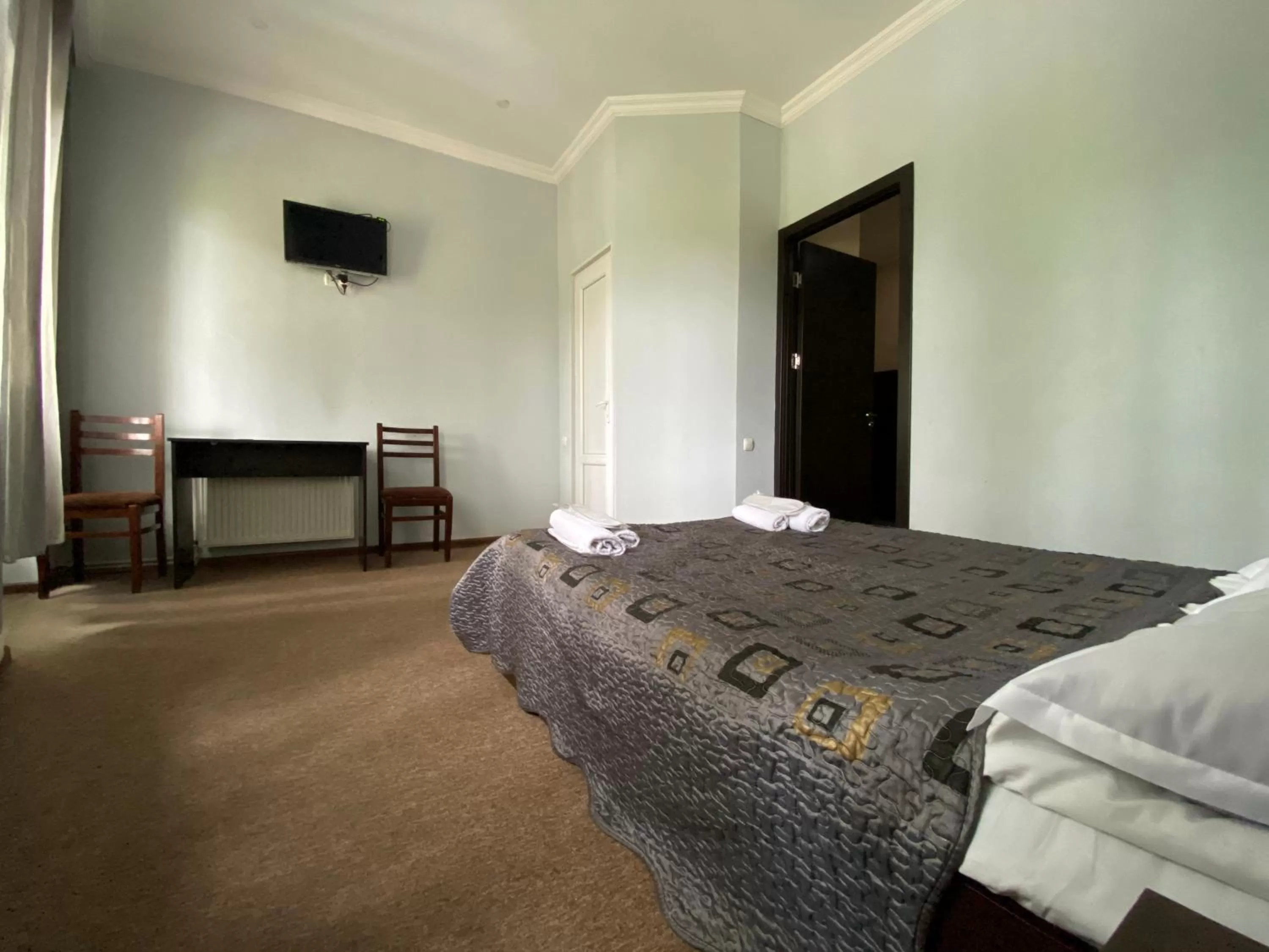 Bed in Hotel Shalimar