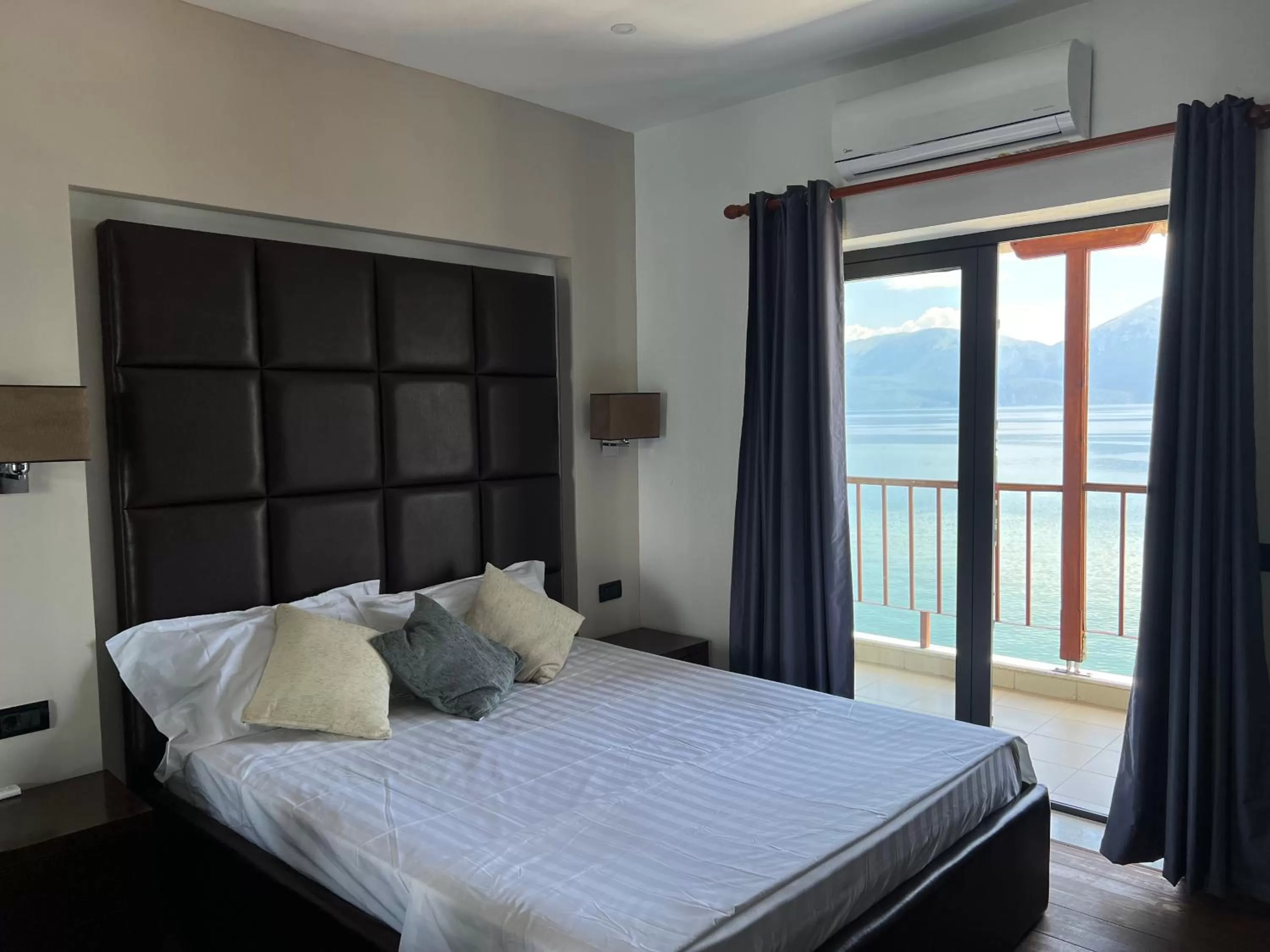 Bed in Hotel Victoria