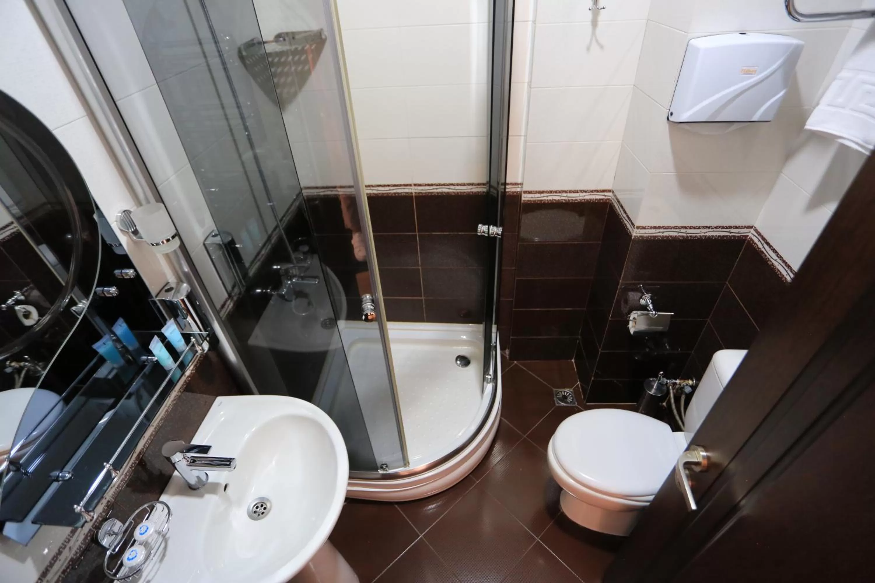 Bathroom in Eiffel Hotel