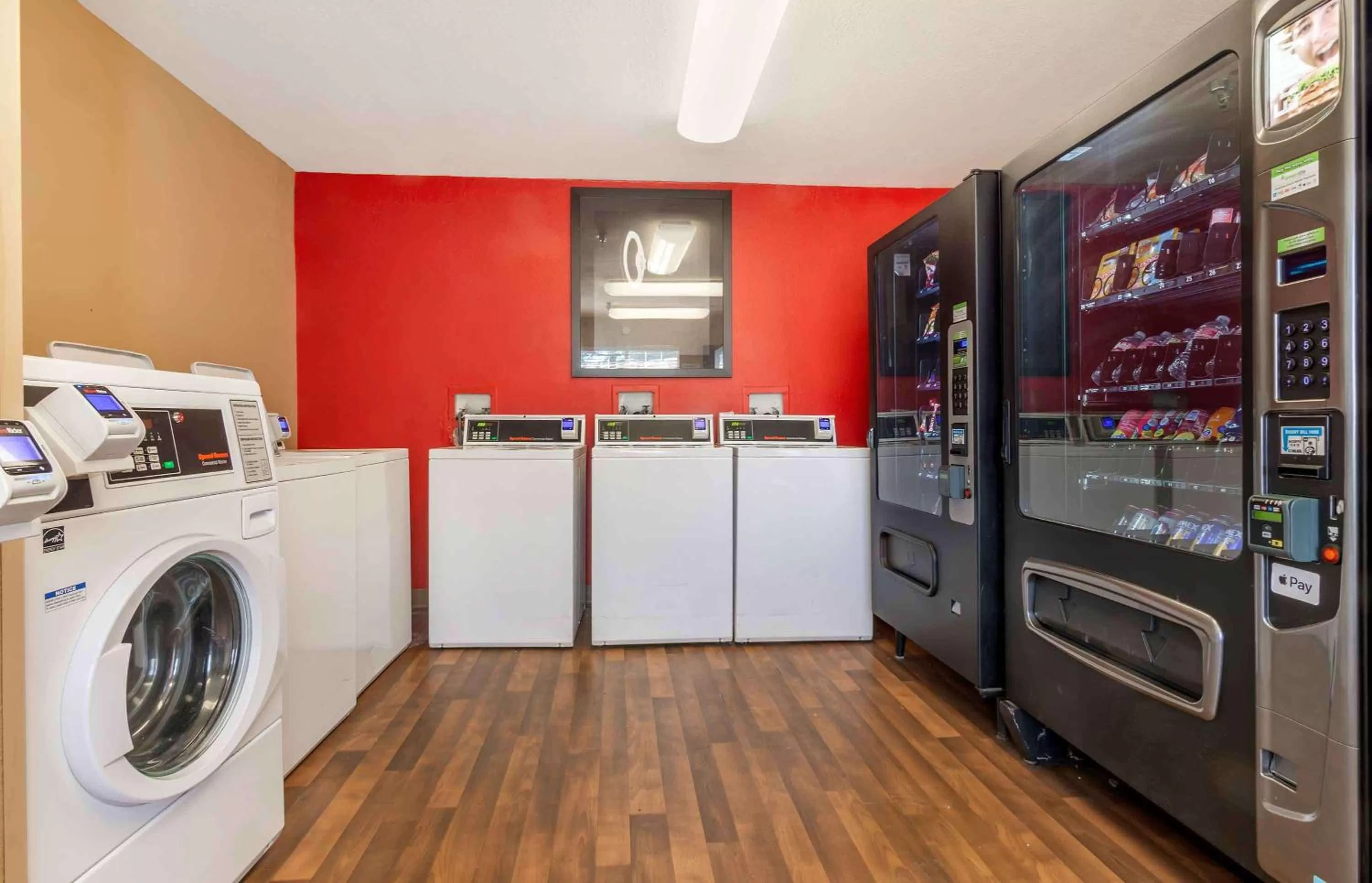 Property building in Extended Stay America Suites - Kansas City - Shawnee Mission