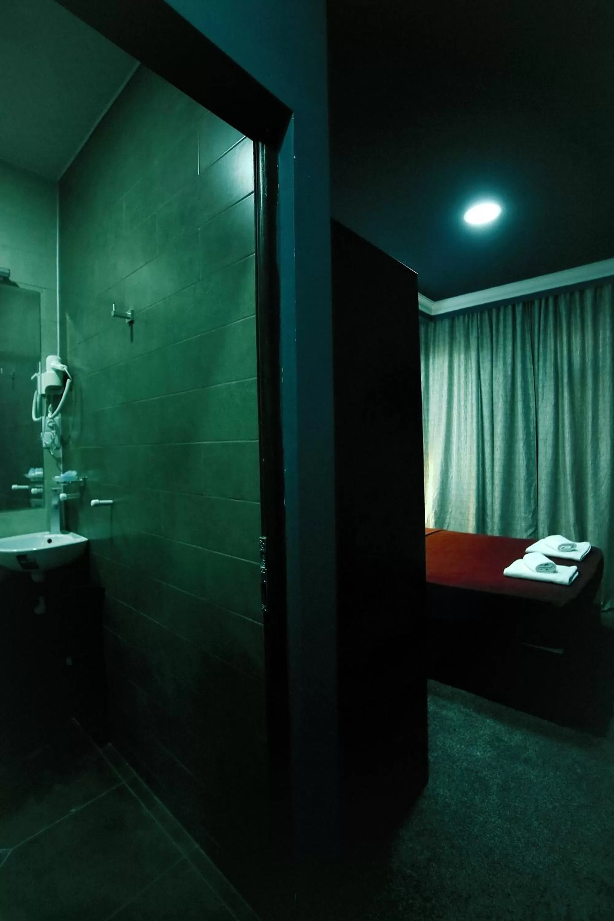 Bed, Bathroom in Hotel Rero