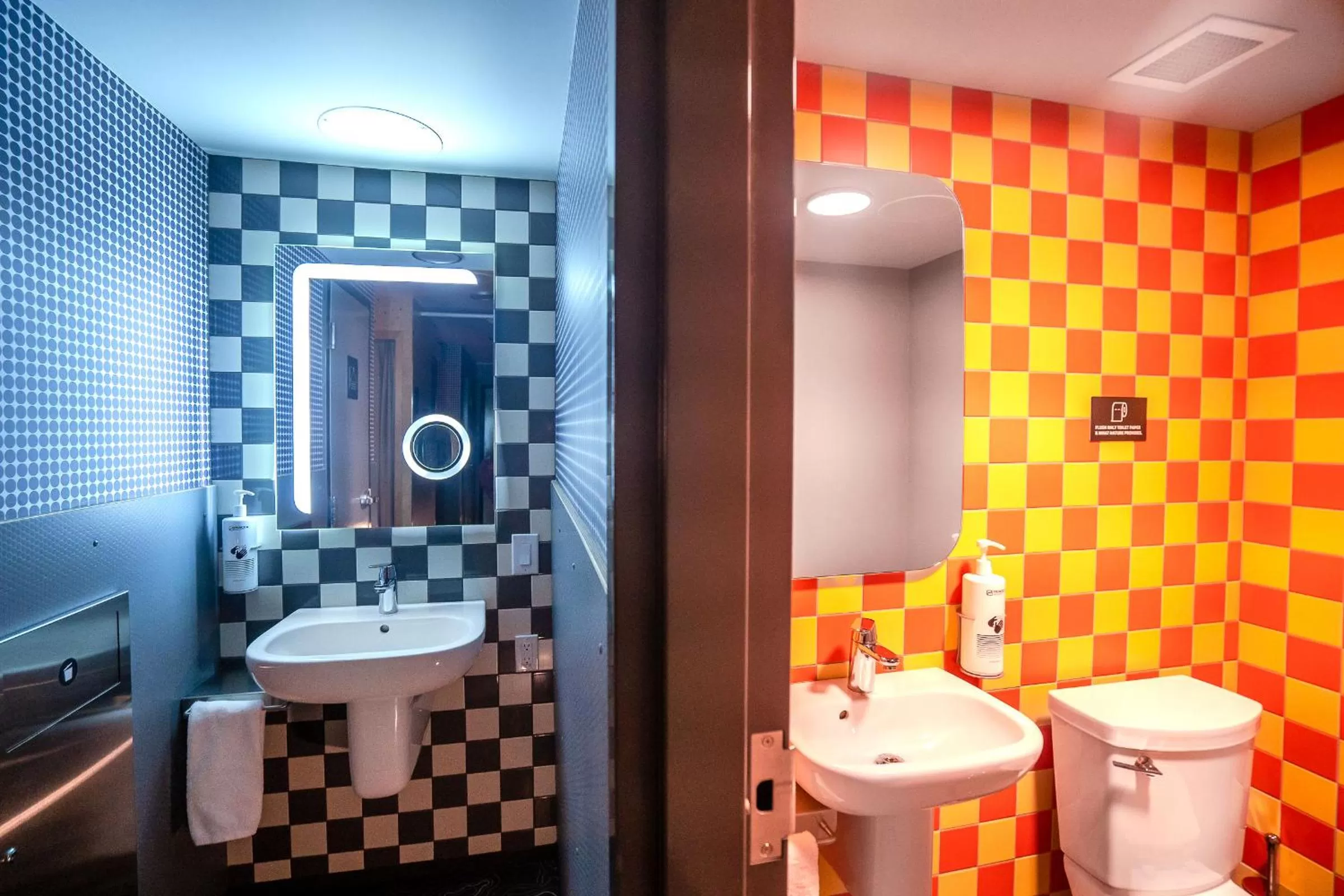 Toilet in Pangea Pod Hotel