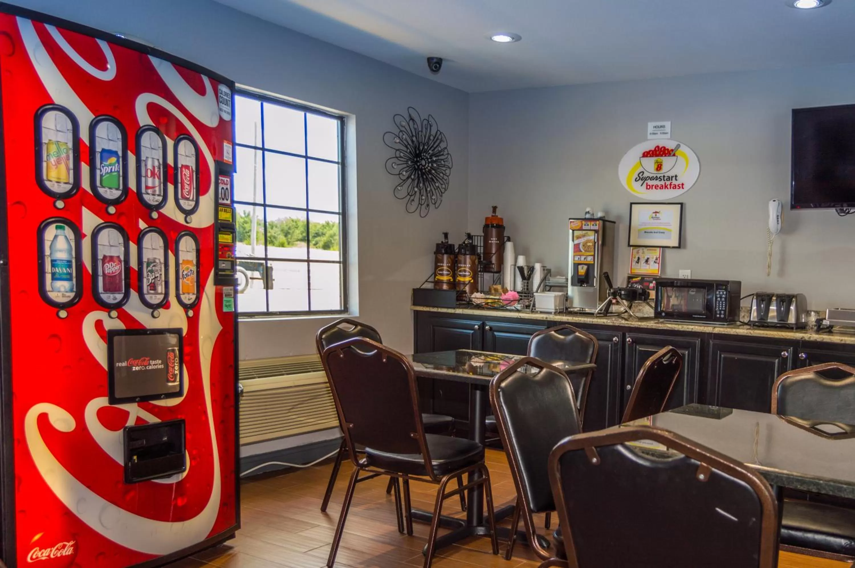 Coffee/tea facilities in Super 8 by Wyndham Ardmore