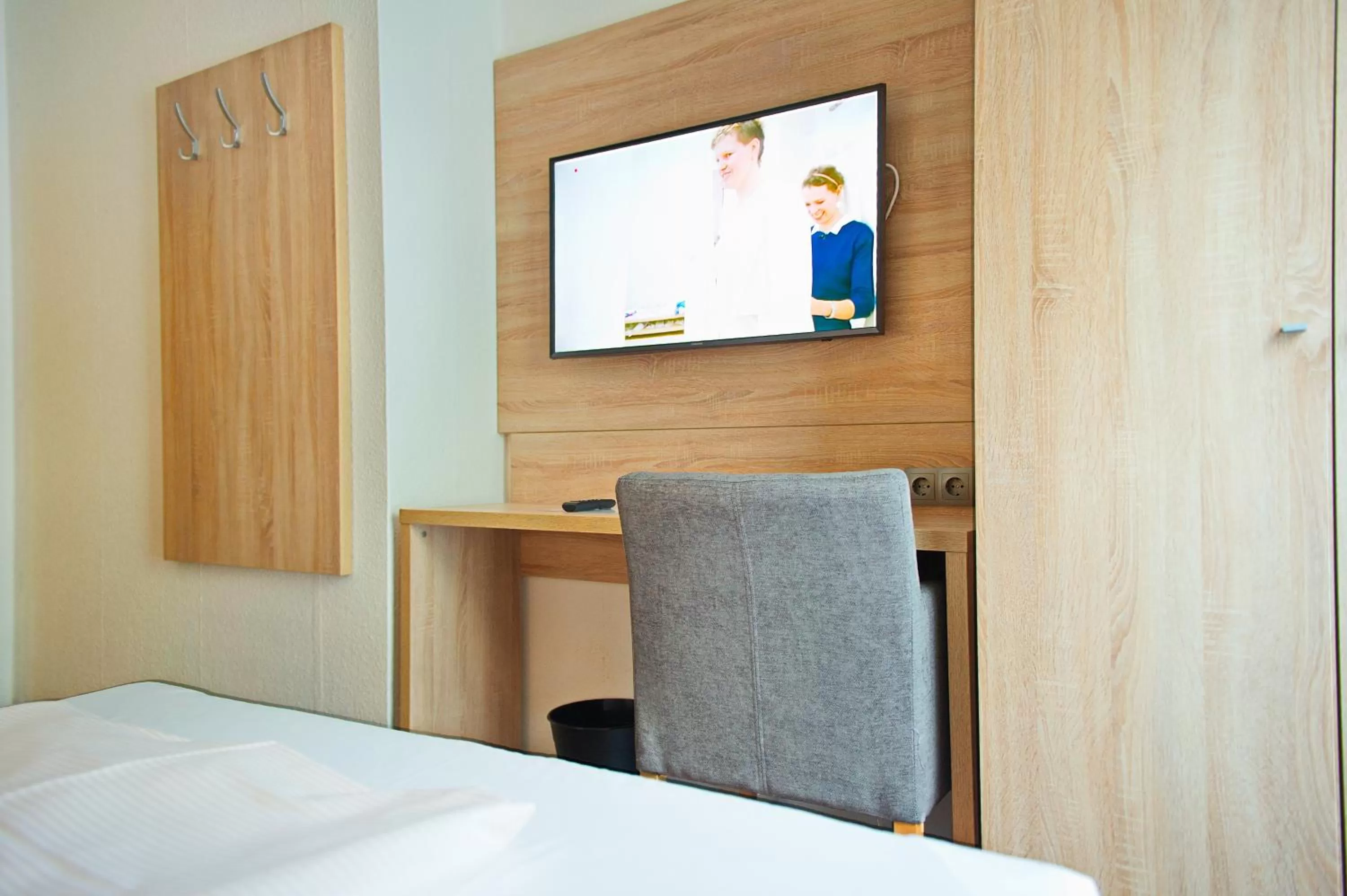 Photo of the whole room, TV/Entertainment Center in BlnCty Hotel