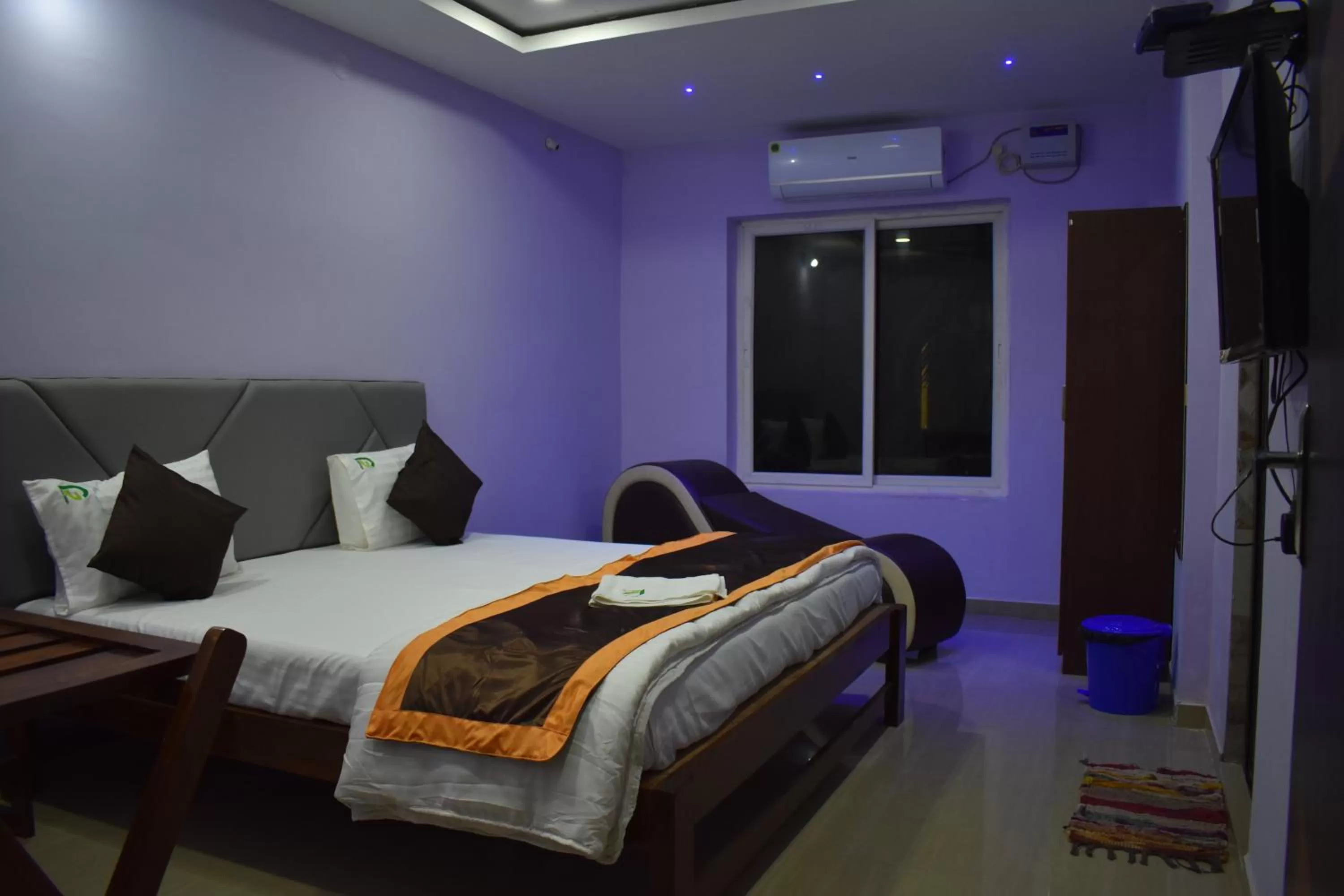 Bedroom, Bed in HOTEL PURI GREENS