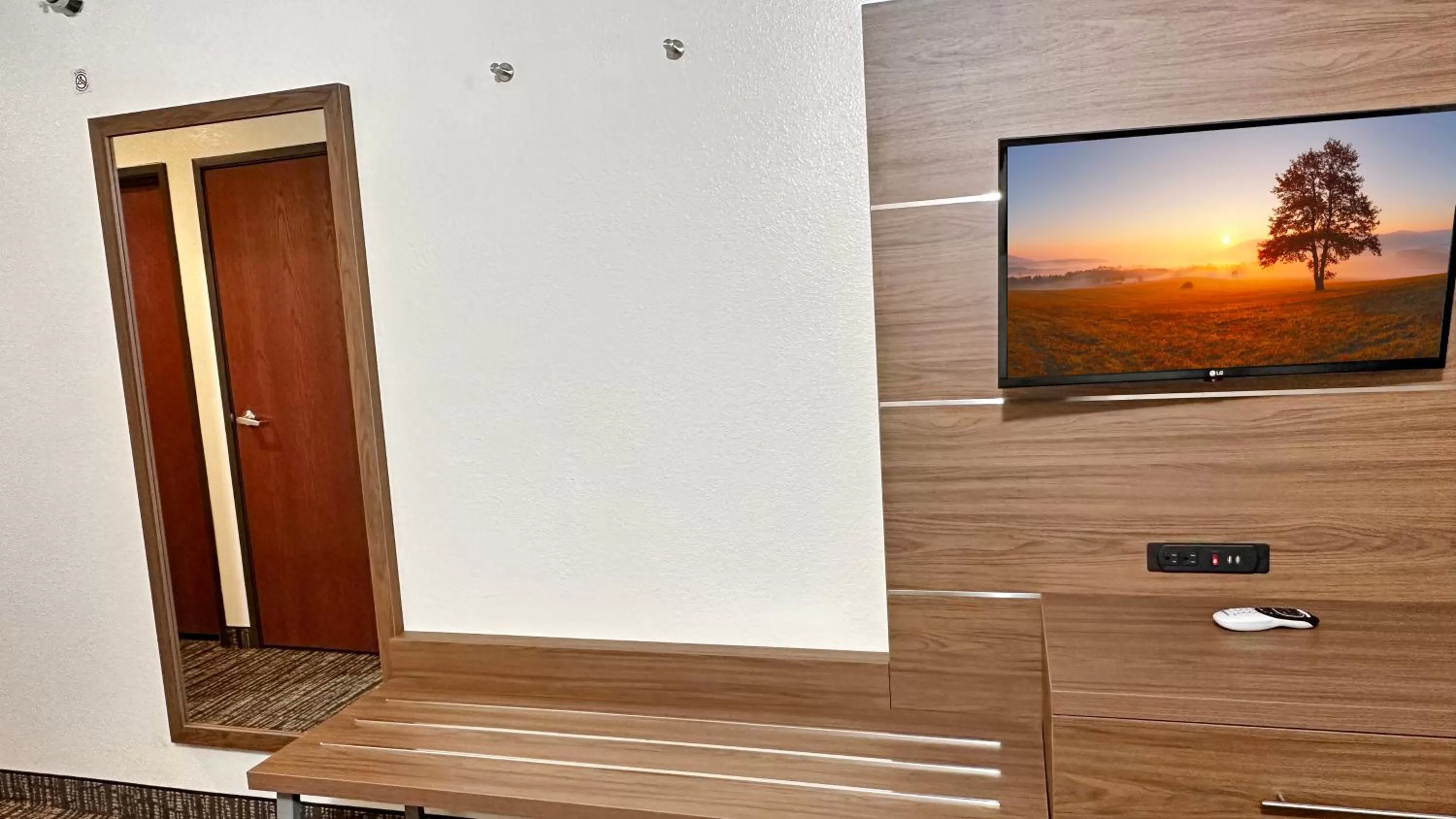 storage in Estherville Hotel & Suites