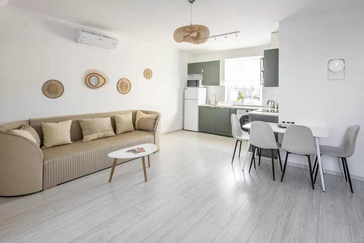 Kitchen or kitchenette in Corvin Plaza Apartments & Suites