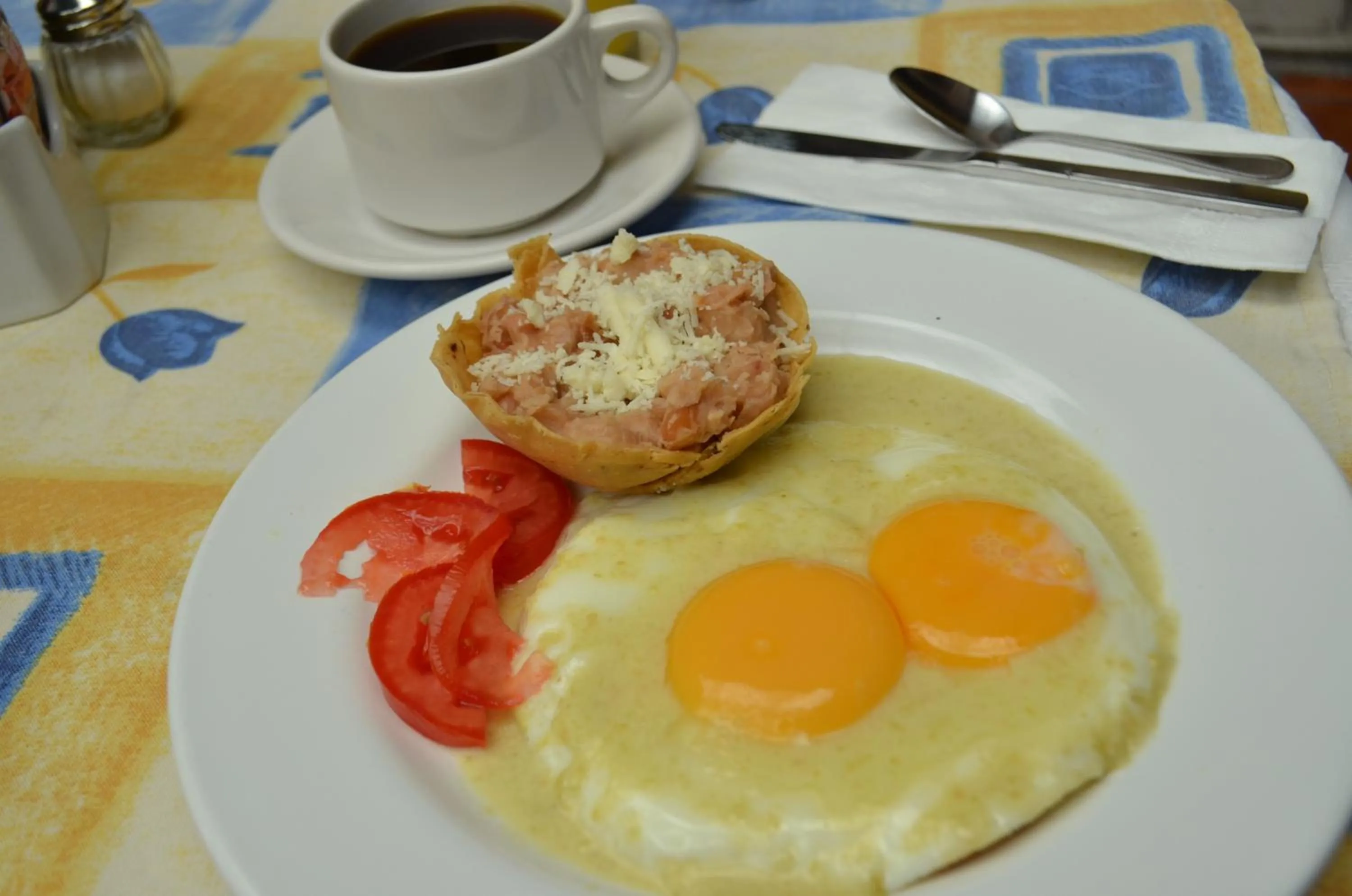 Breakfast in Howard Johnson by Wyndham Morelia Calle Real