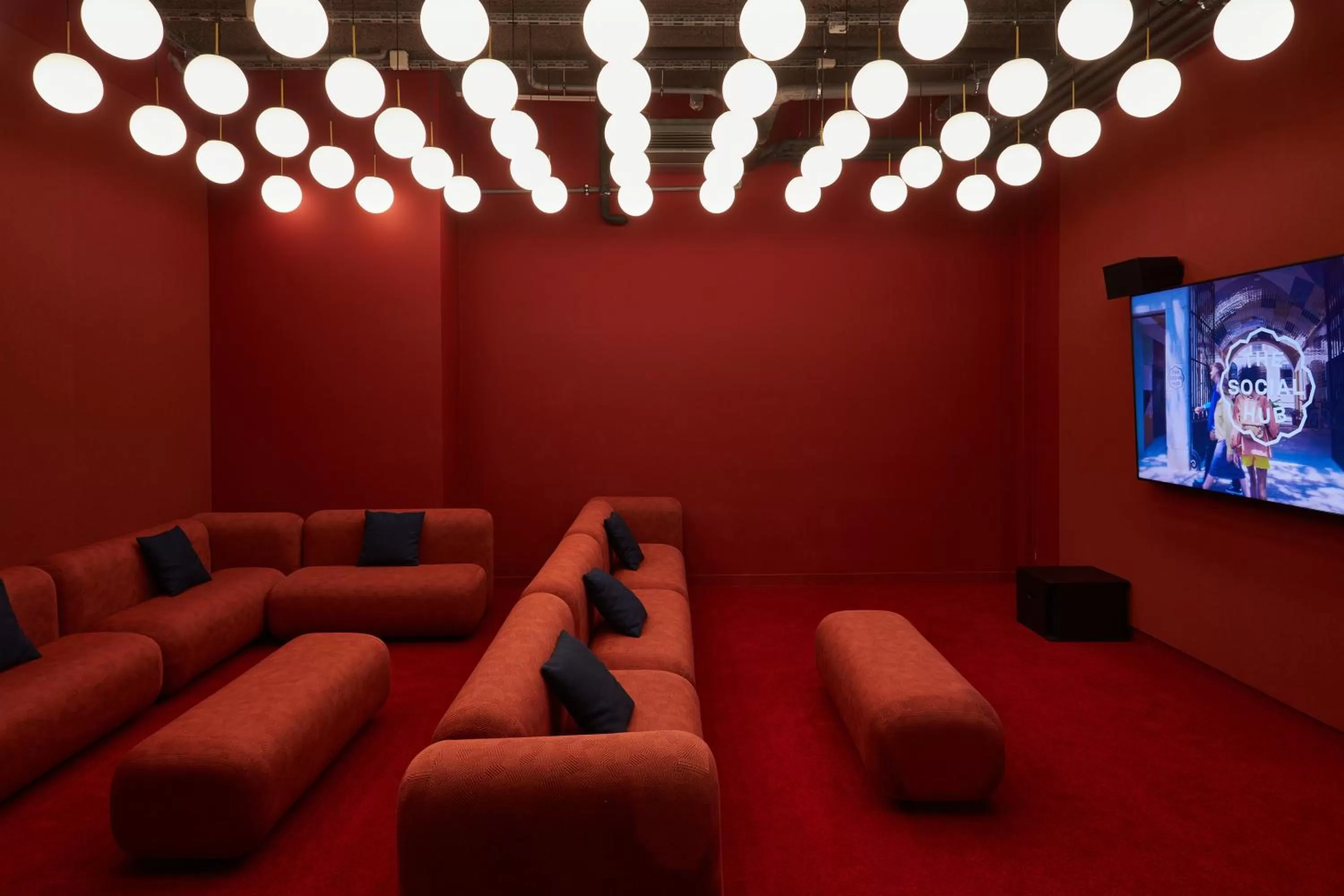 Communal lounge/ TV room in The Social Hub Toulouse