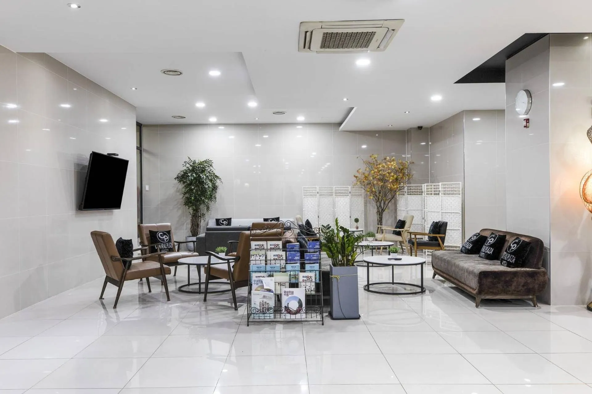 Lobby or reception in Central Plaza Hotel