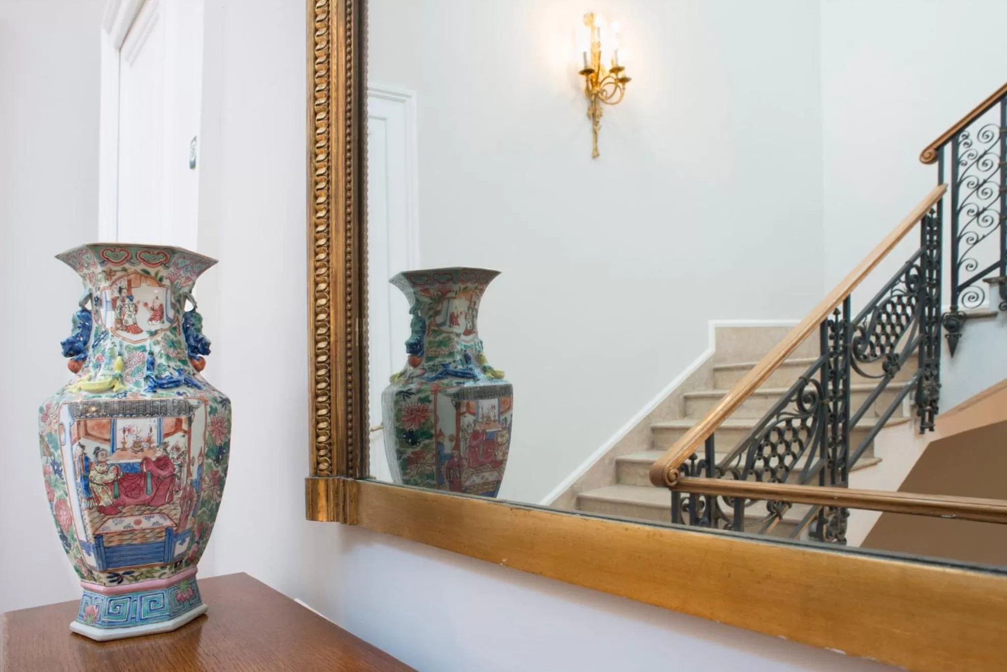 Decorative detail in Vittoria - house of charme