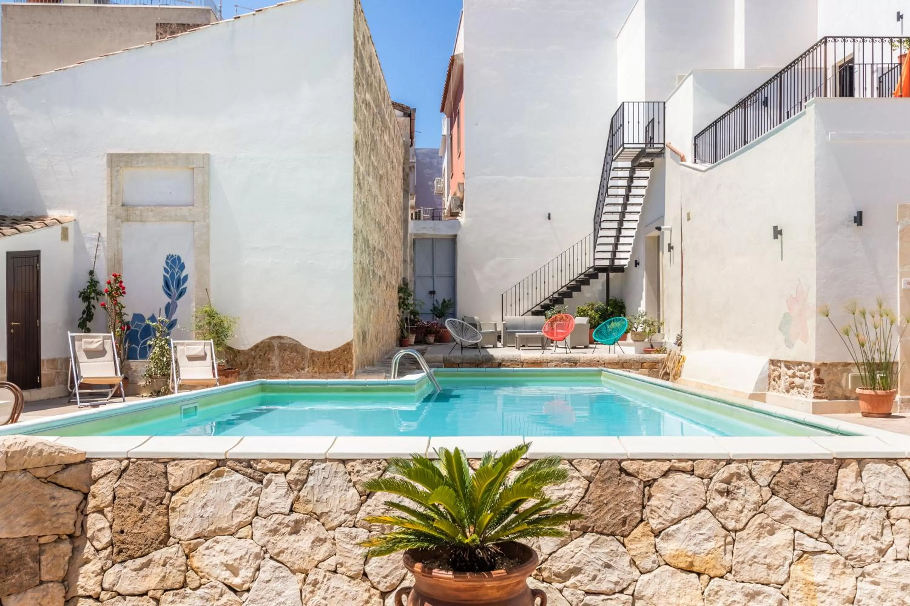 Swimming pool in Morfeo Charming Rooms & Relax