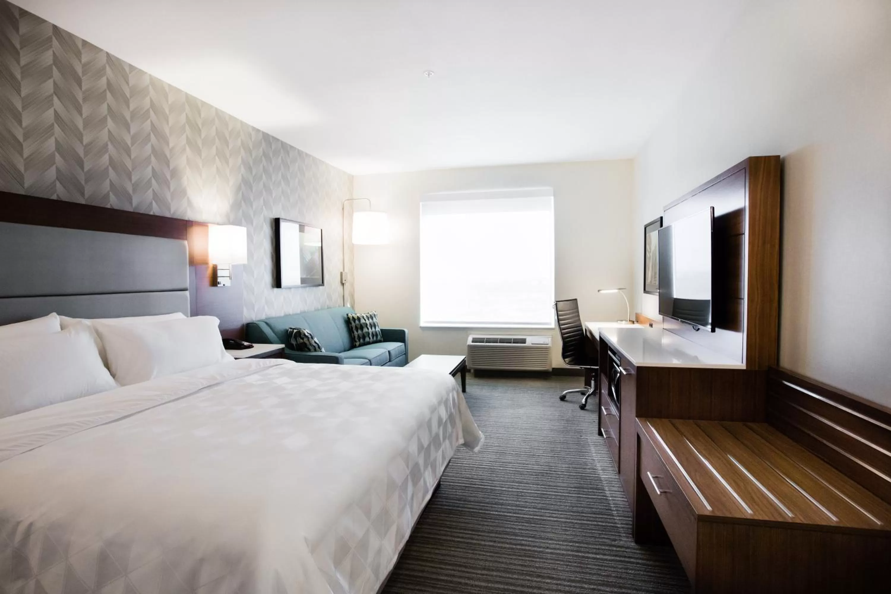 Photo of the whole room, Bed in Holiday Inn Hotel & Suites Calgary South - Conference Ctr by IHG