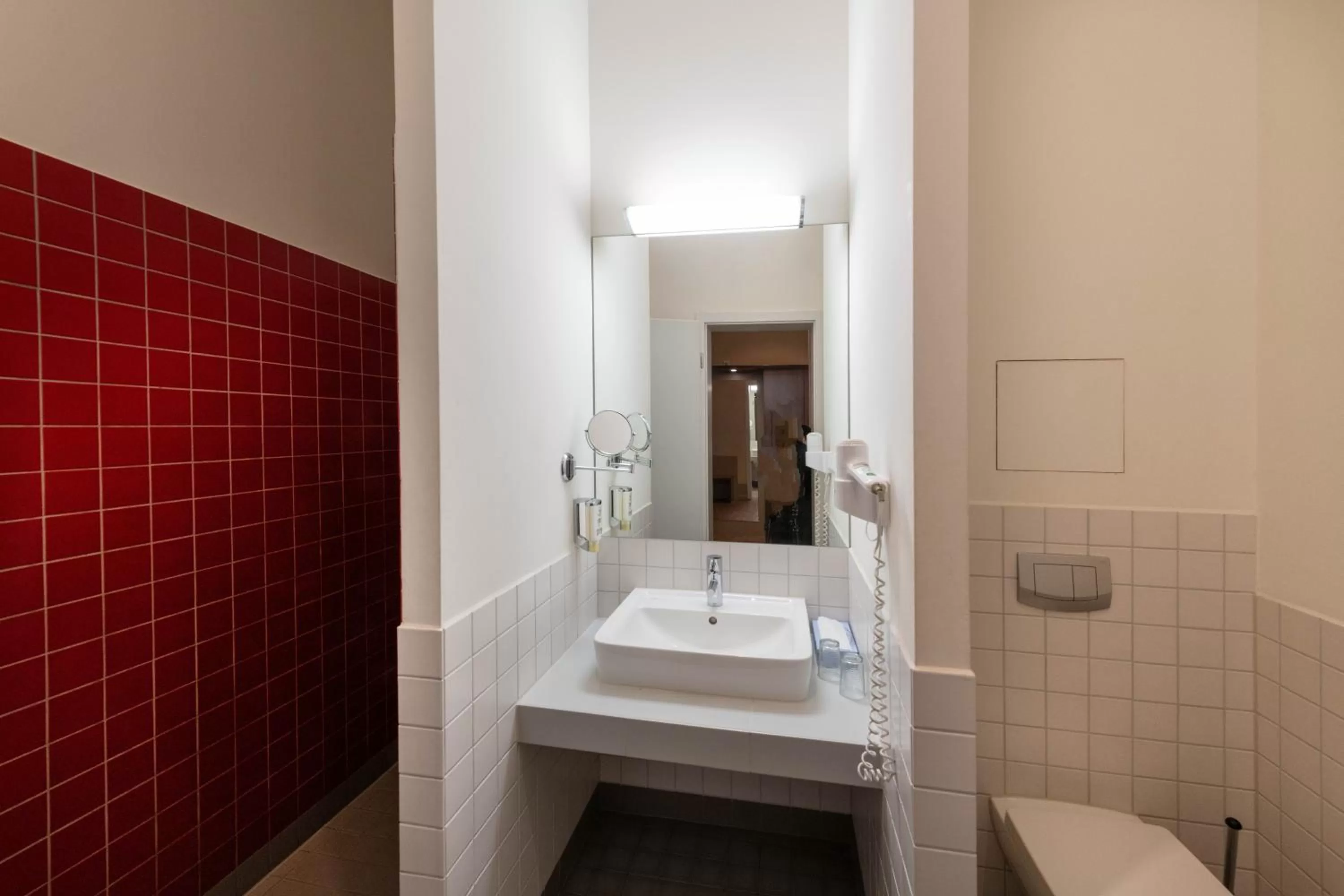Toilet, Bathroom in Hotel am Großen Waisenhaus