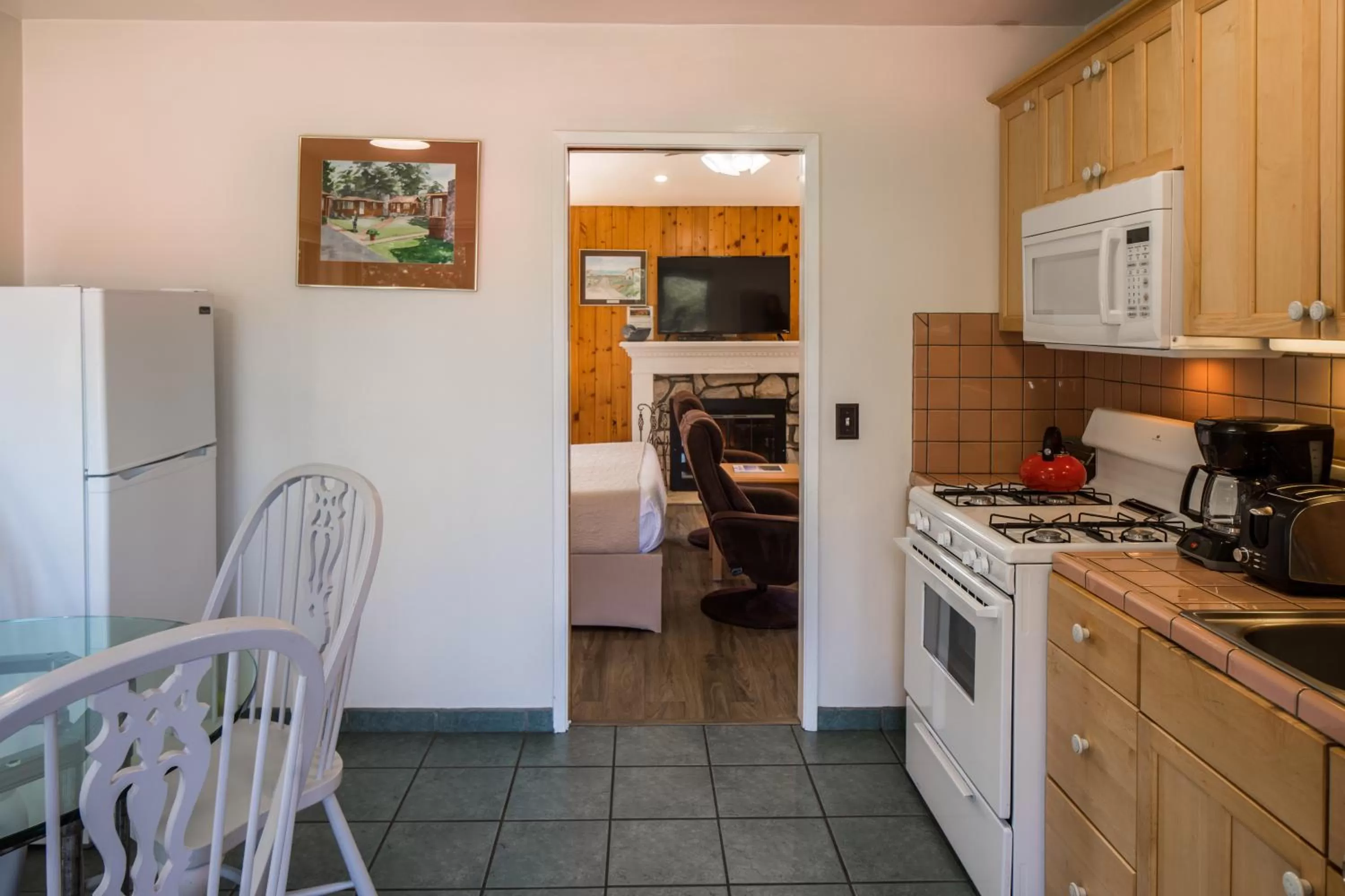 Kitchen or kitchenette in Andril Fireplace Cottages