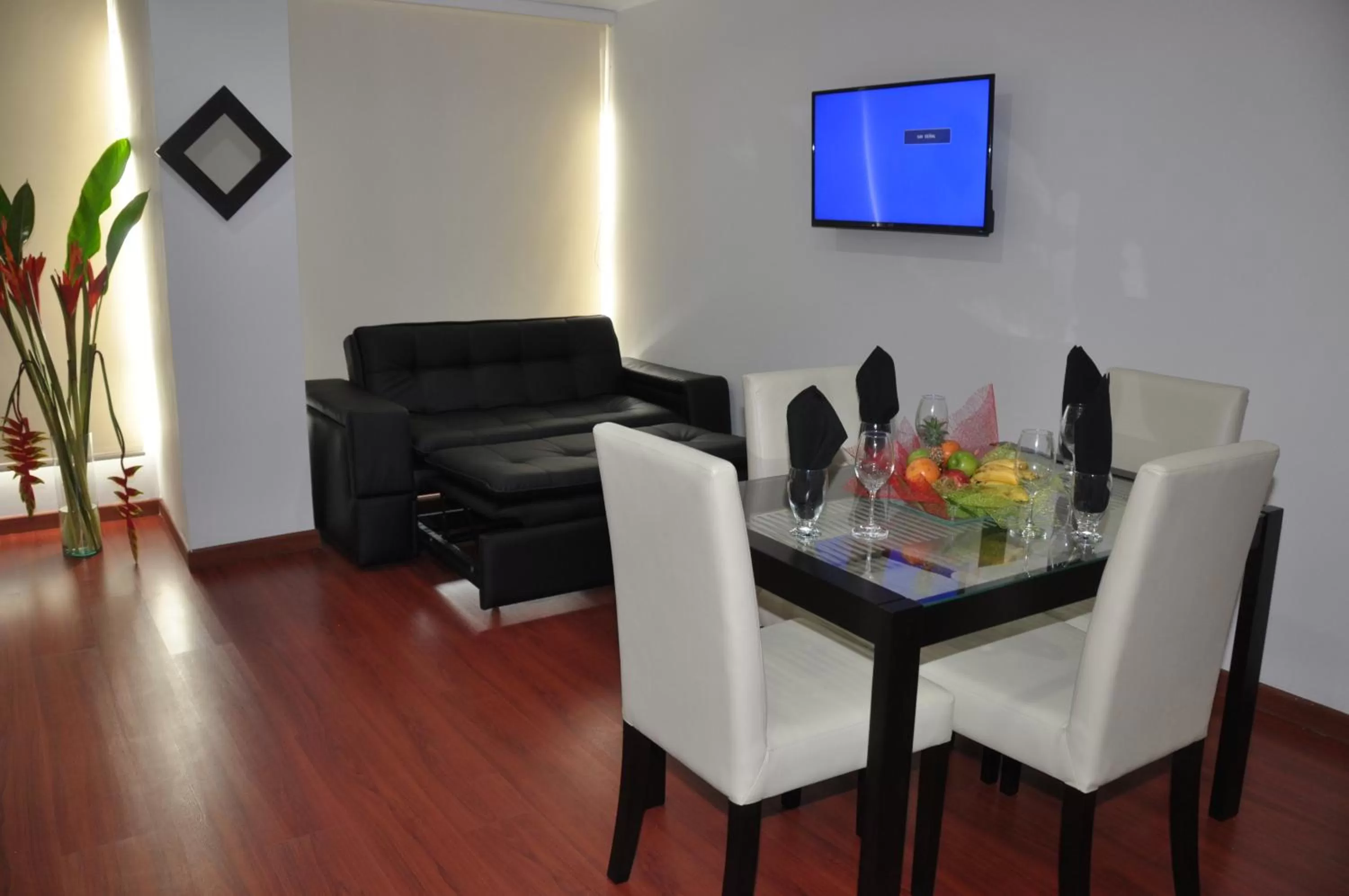 Dining Area in Apartasuites Plaza Modelia