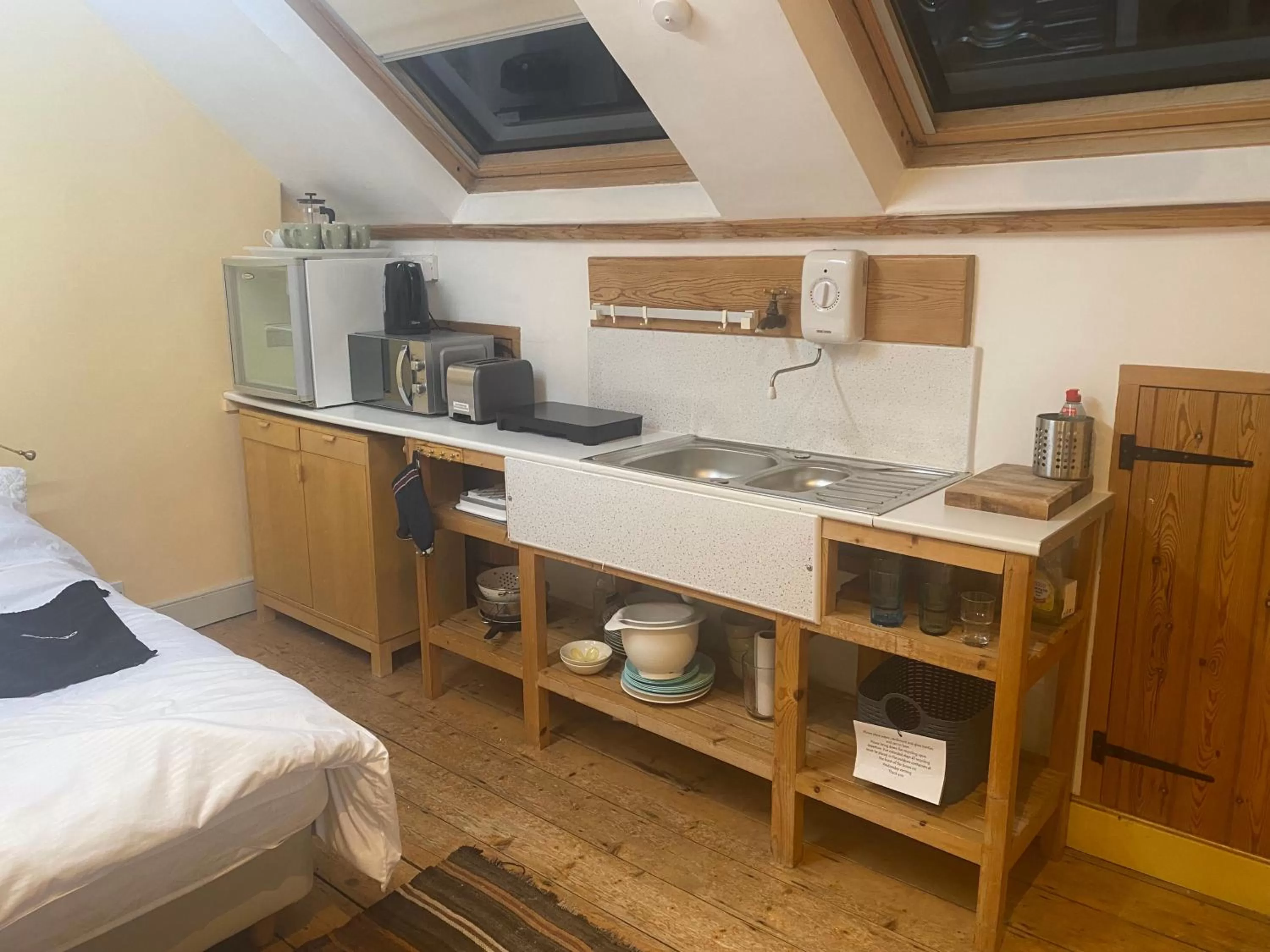 Kitchen or kitchenette, Kitchen/Kitchenette in The Dragonfly BNB, Glastonbury