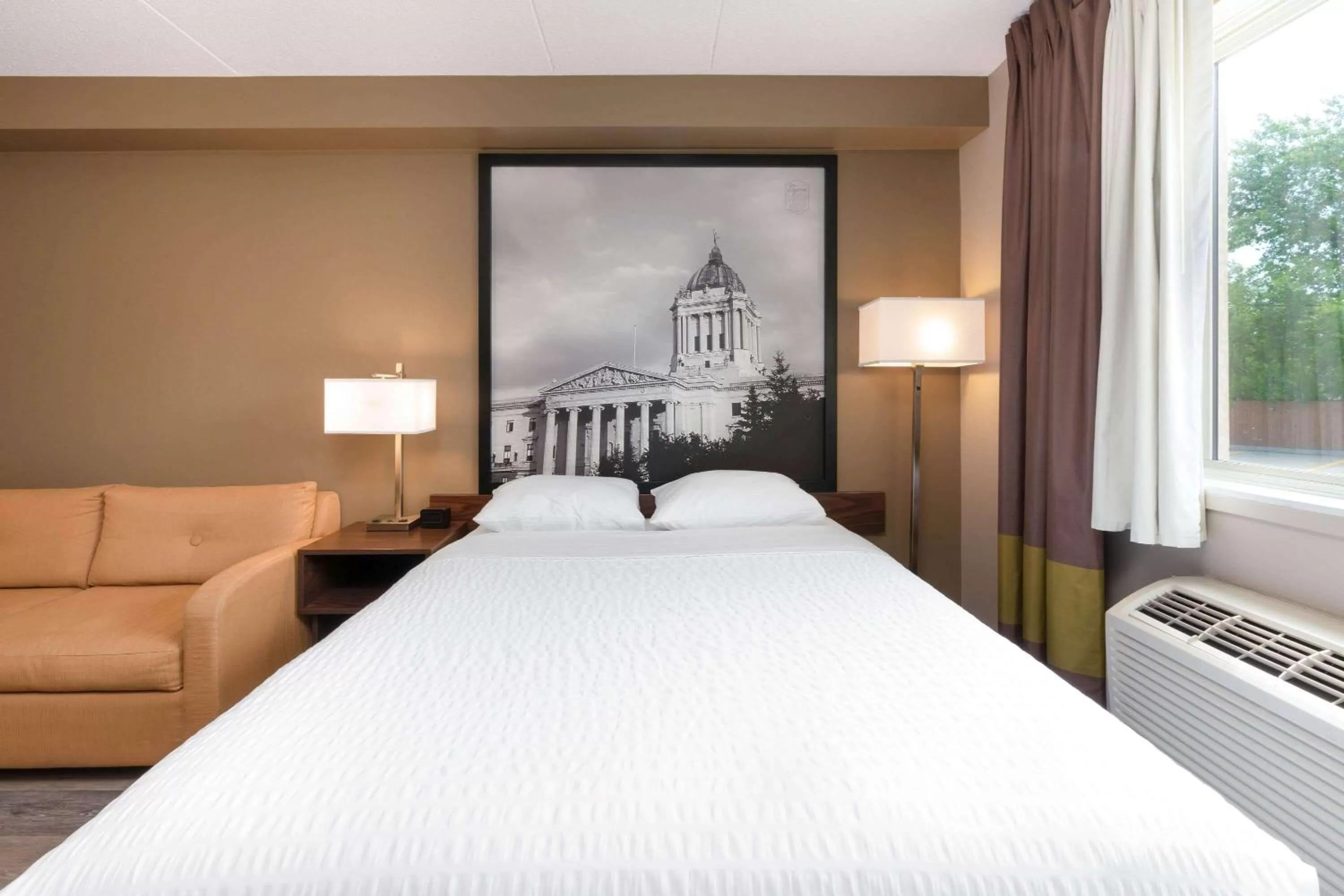 Photo of the whole room, Bed in Super 8 by Wyndham Winnipeg West