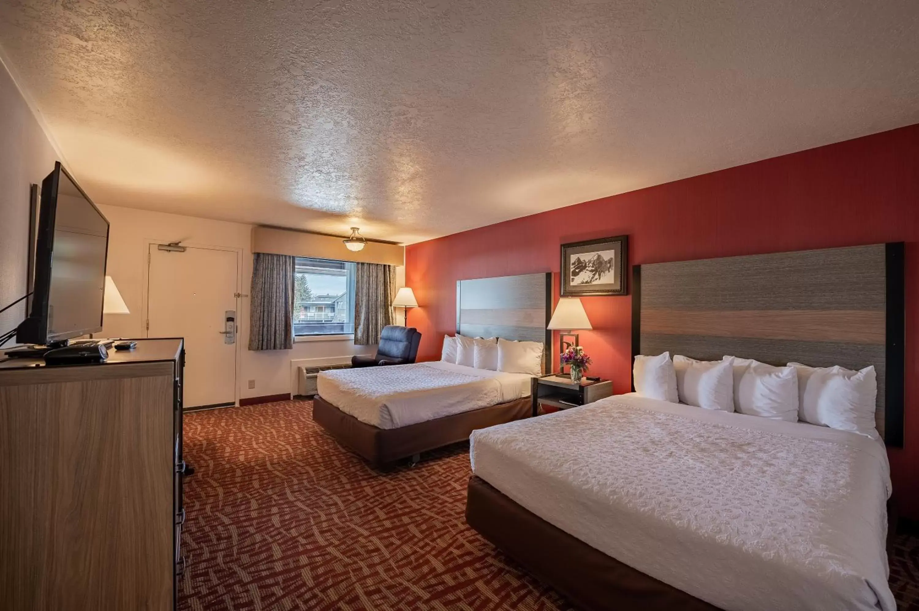 Standard Queen Room in 49'er Inn & Suites Standard Queen Room in 49'er Inn & Suites