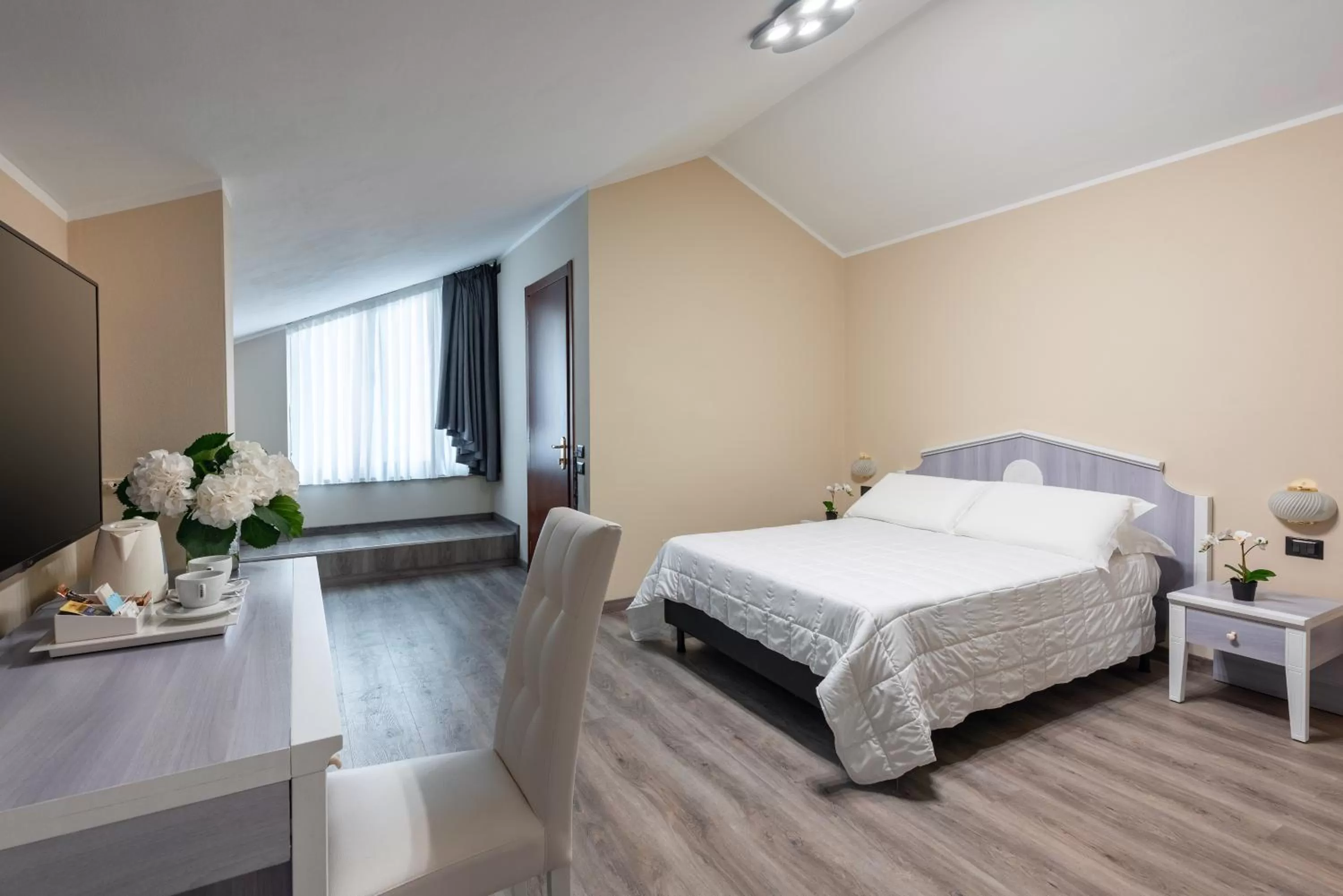 Bedroom, Bed in Rivoli Hotel