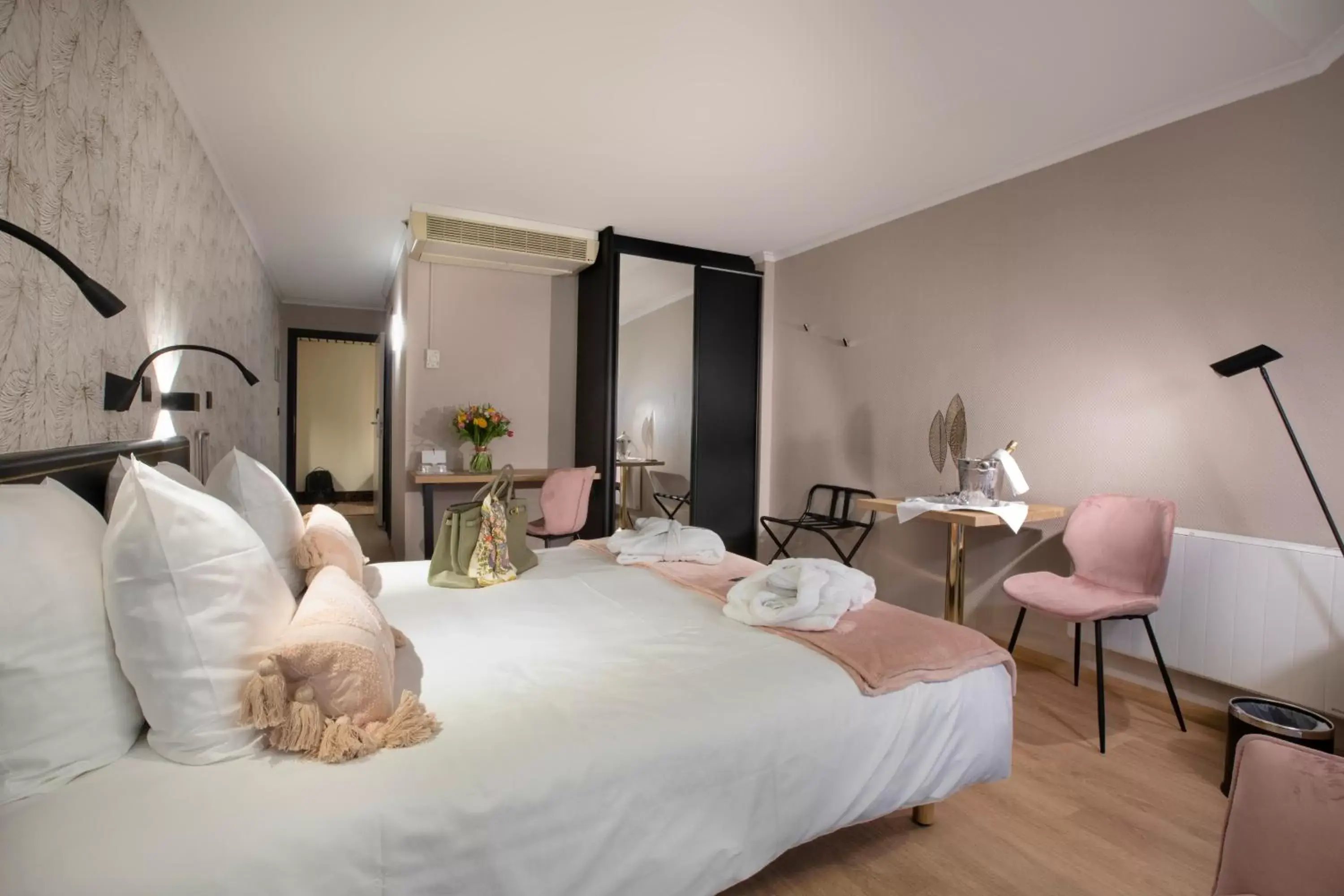 Superior Double Room - single occupancy in Hotel Quartier Latin Superior Double Room - single occupancy in Hotel Quartier Latin