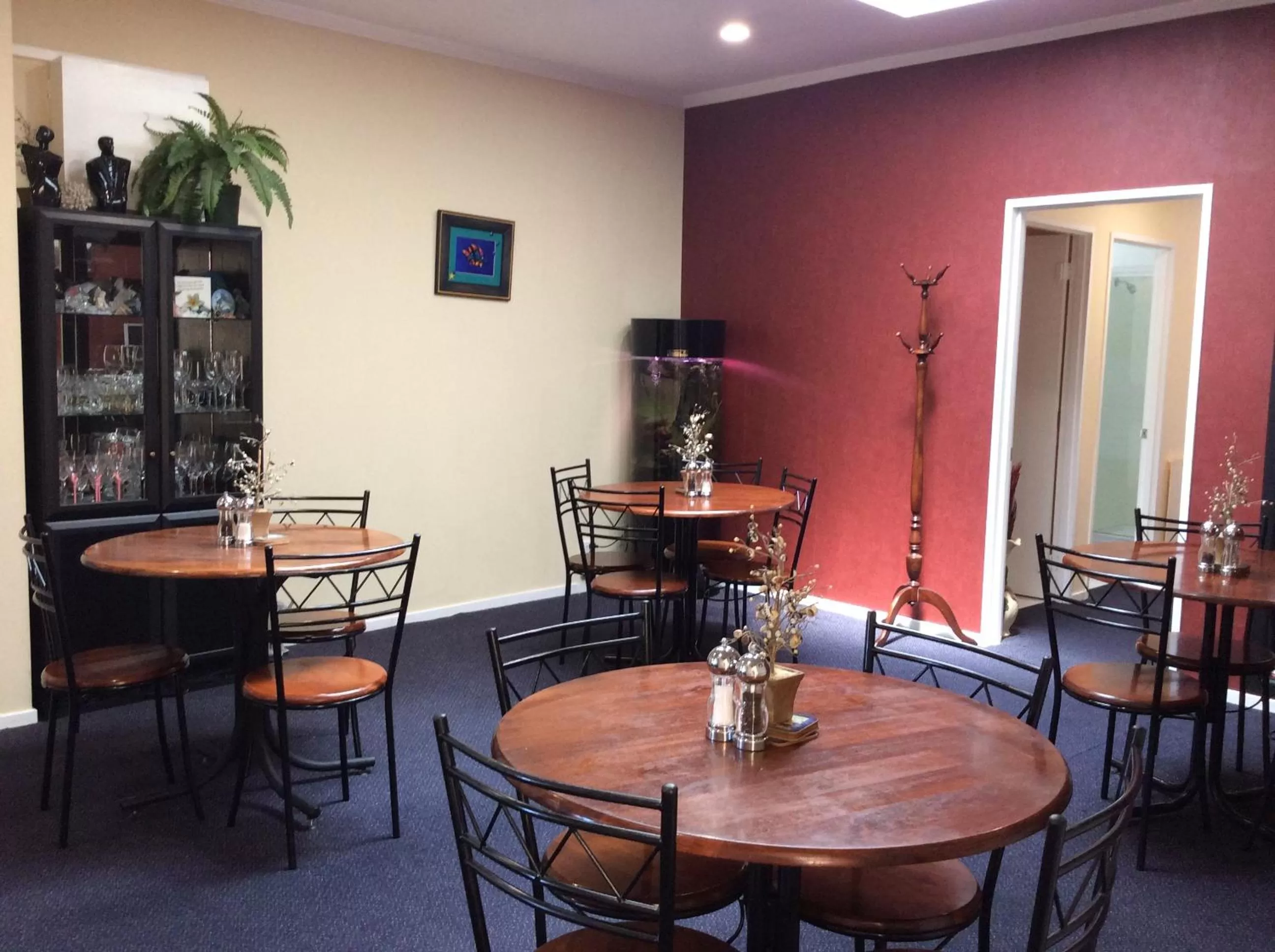 Restaurant/Places to Eat in Anndion Motel