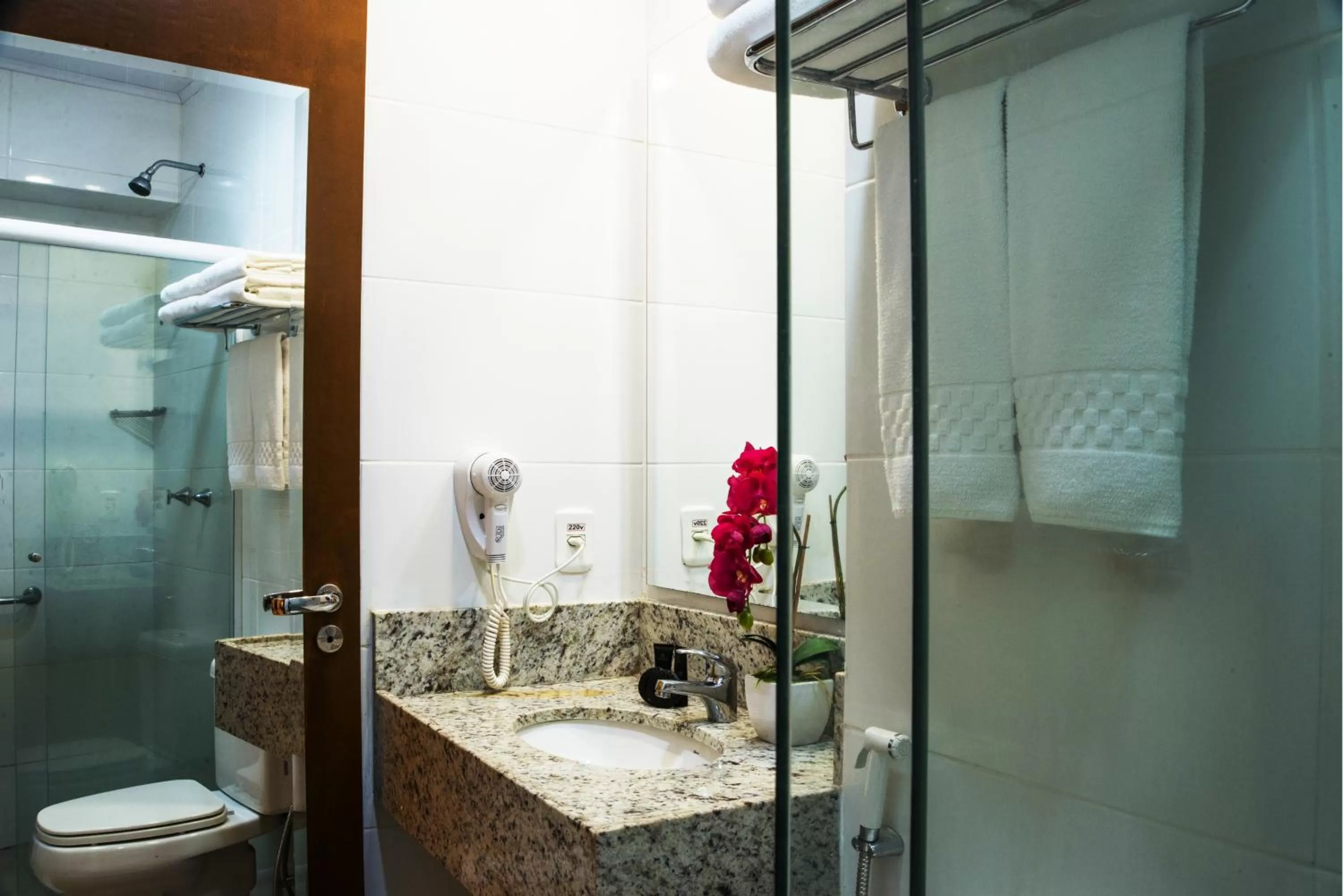 Shower in Hotel Estação 101 - Itajaí