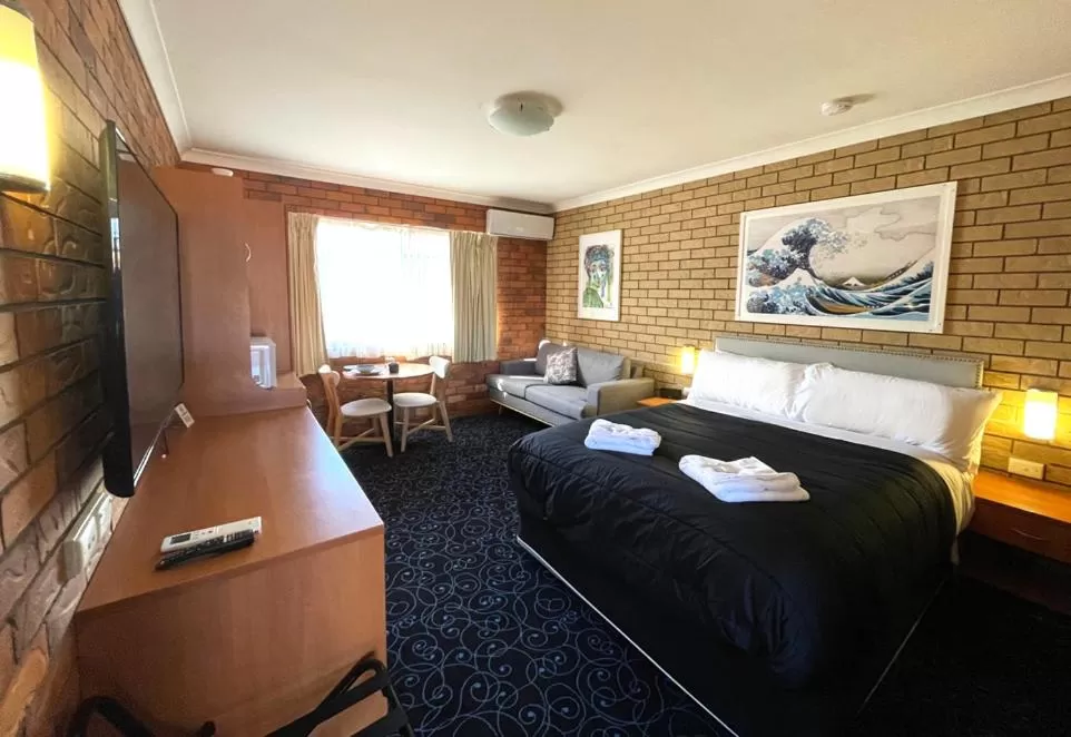 Photo of the whole room, Bed in Shiralee Motel Guyra