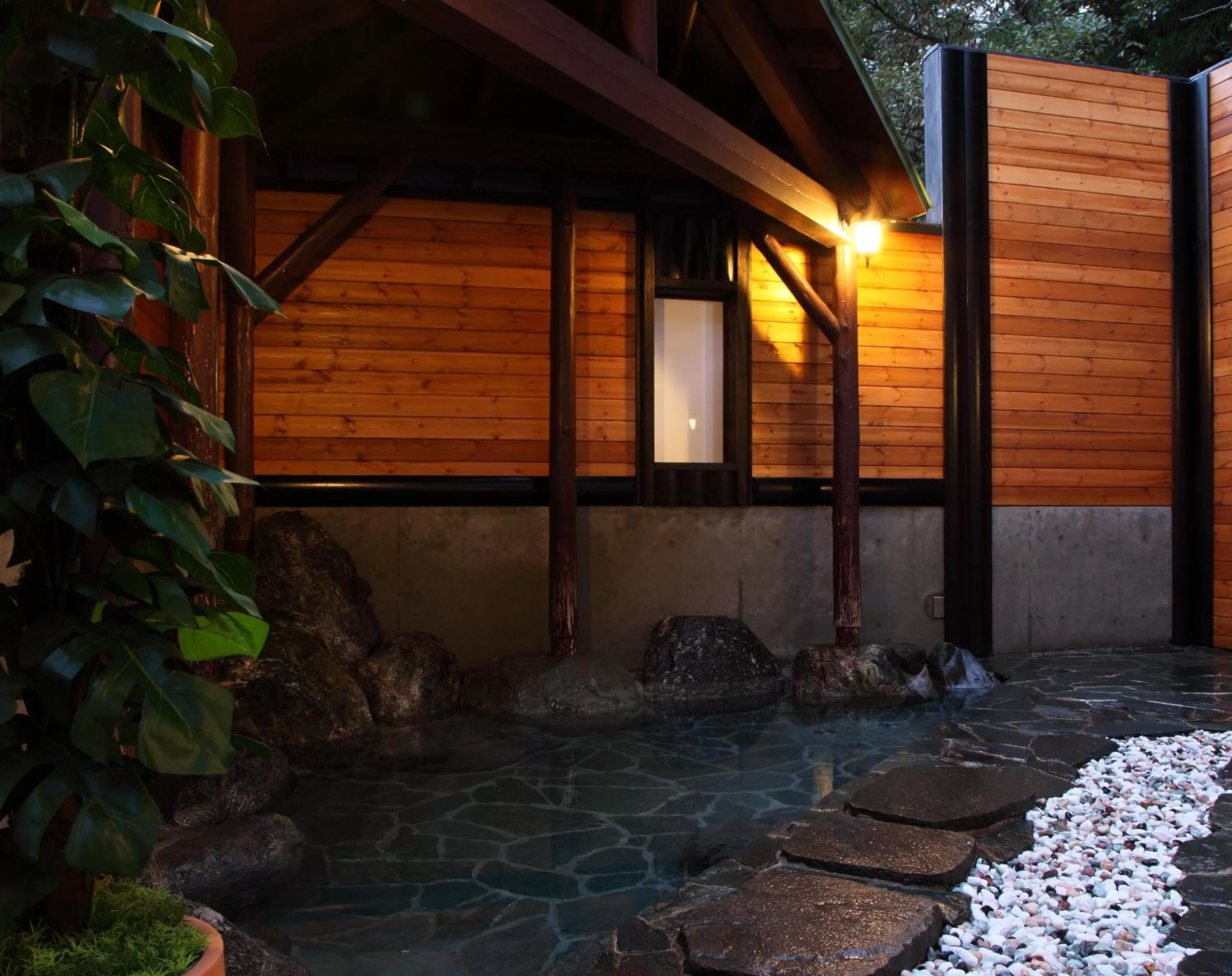 Hot Spring Bath in Hotel Oak Forest