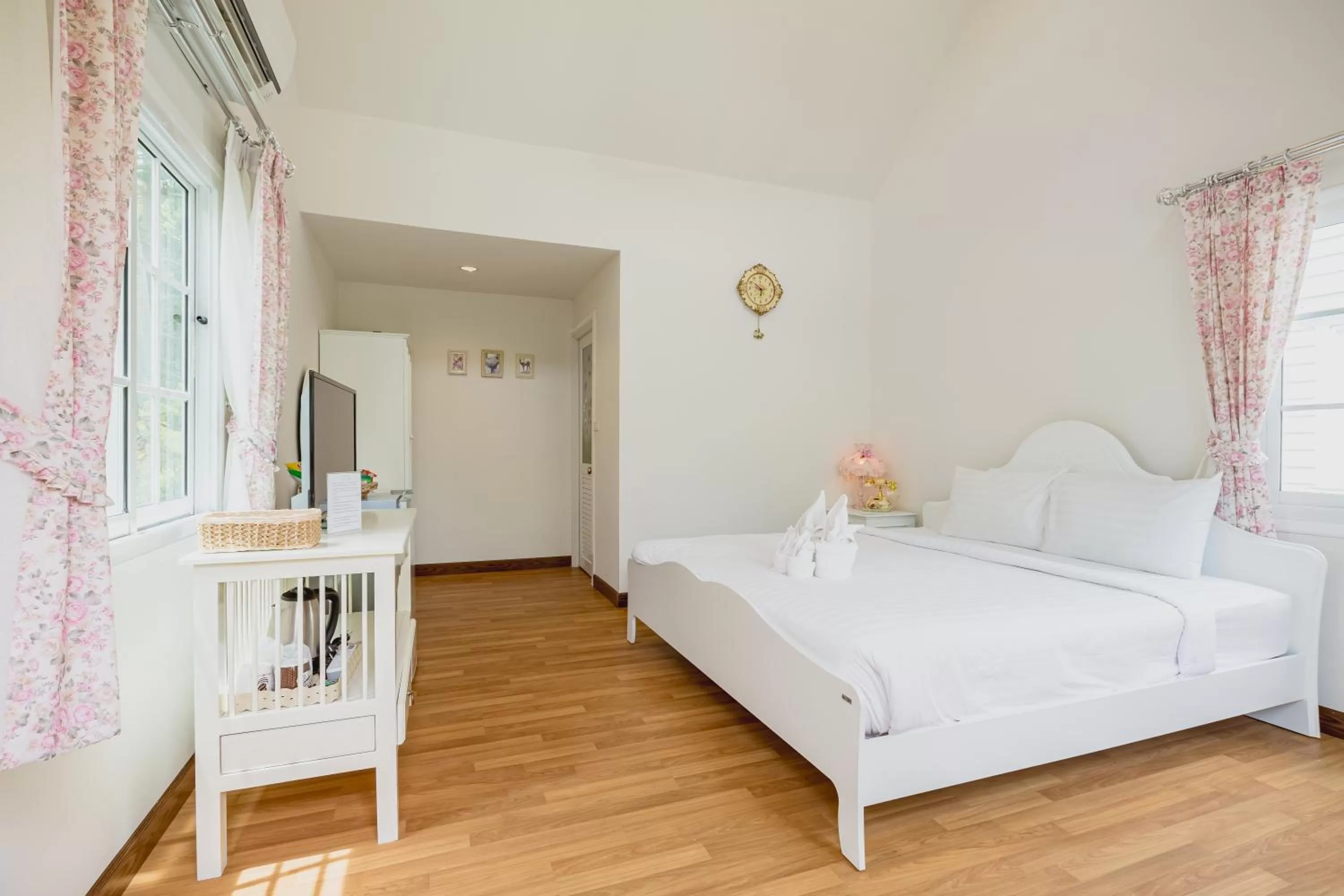 Bed in Sakarin Valley Resort