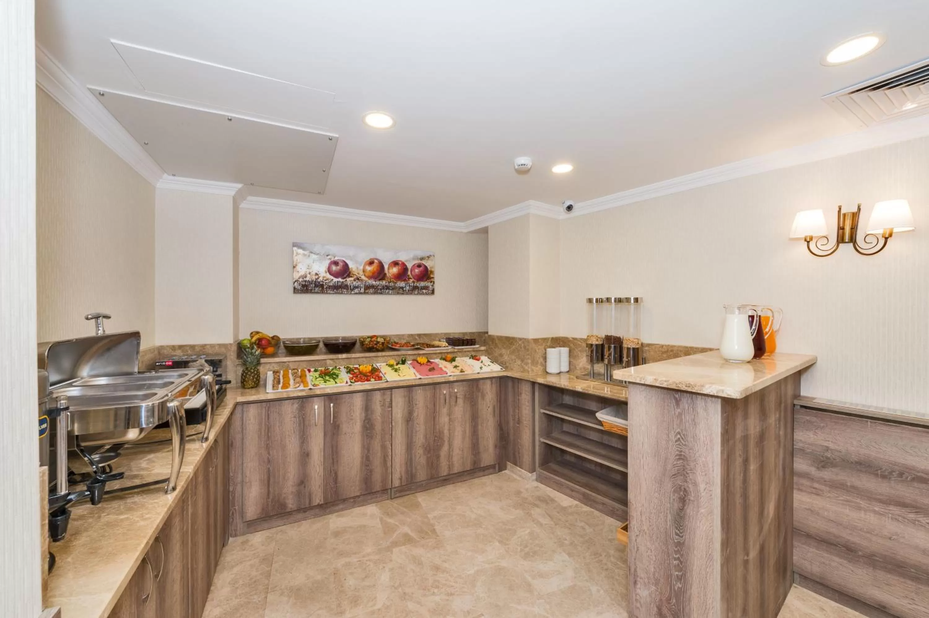 Restaurant/places to eat in Alphonse Hotel