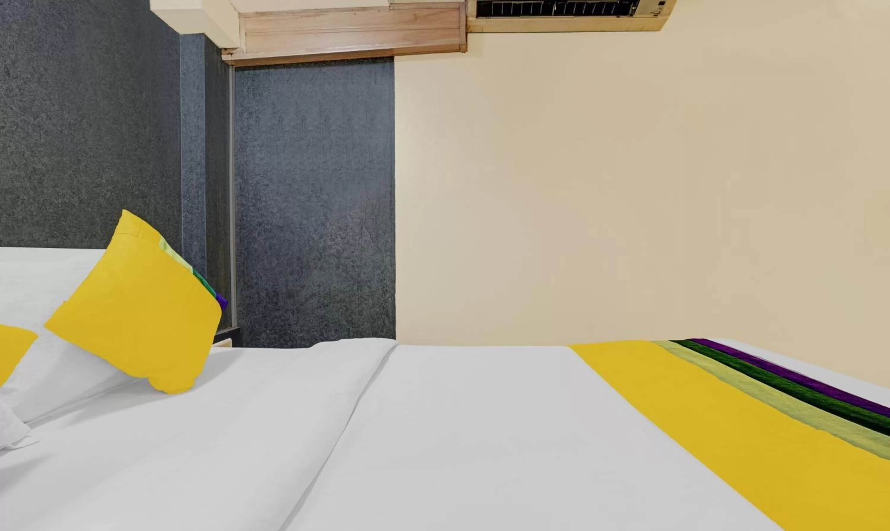 Bed in Itsy By Treebo - Amber Corp Inn, NESCO