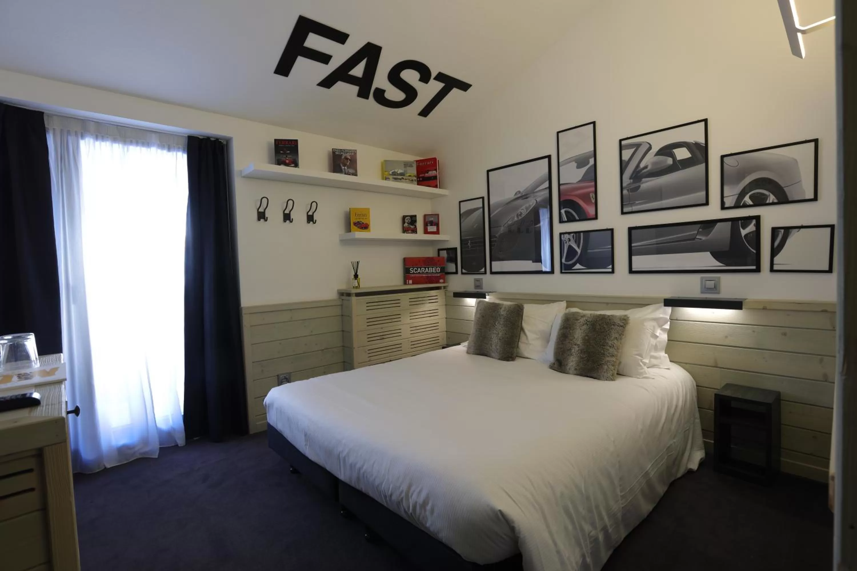 Restaurant/places to eat, Bed in Super G