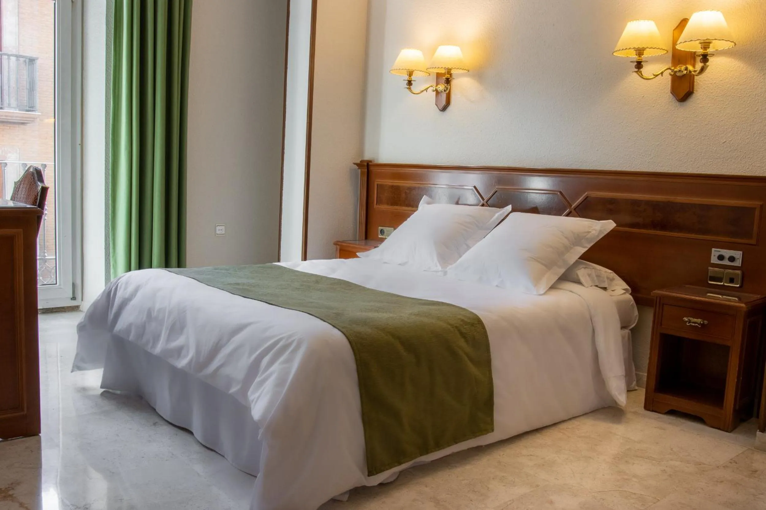 Balcony/Terrace, Bed in Hotel Reina Cristina