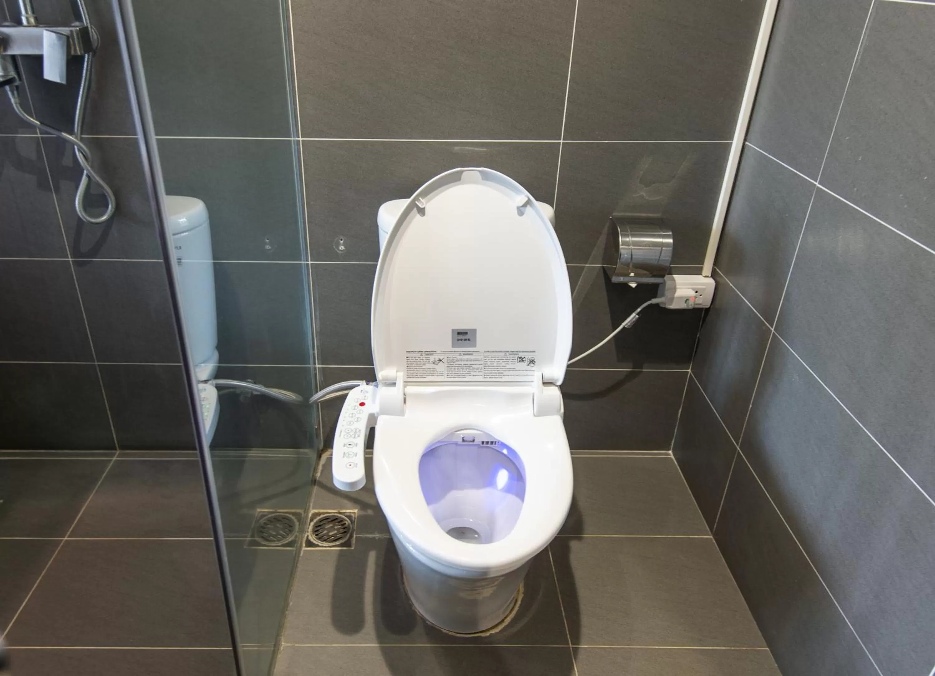 Shower in 22land Residence Hotel 71 Hang Bong Premium