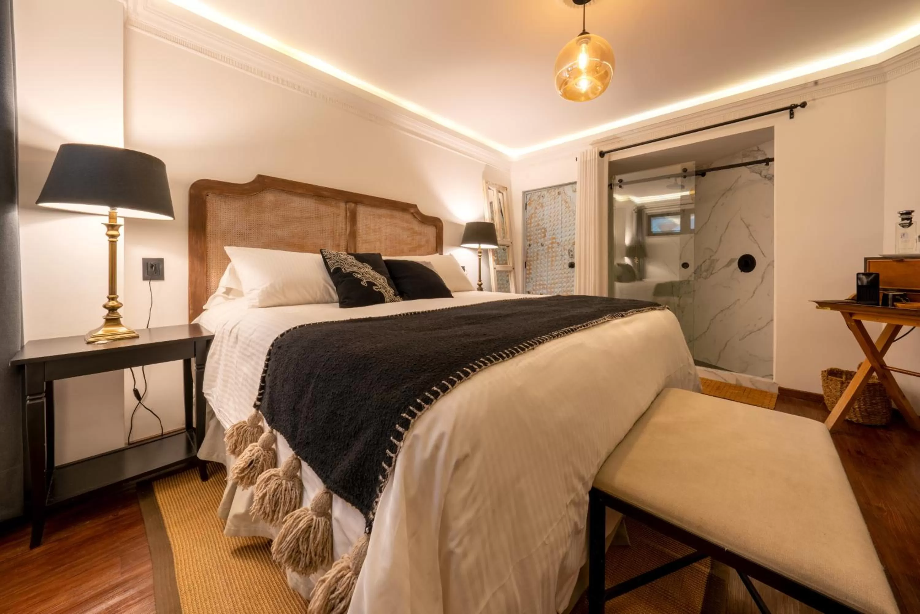 Photo of the whole room, Bed in Orchid House Mexico City