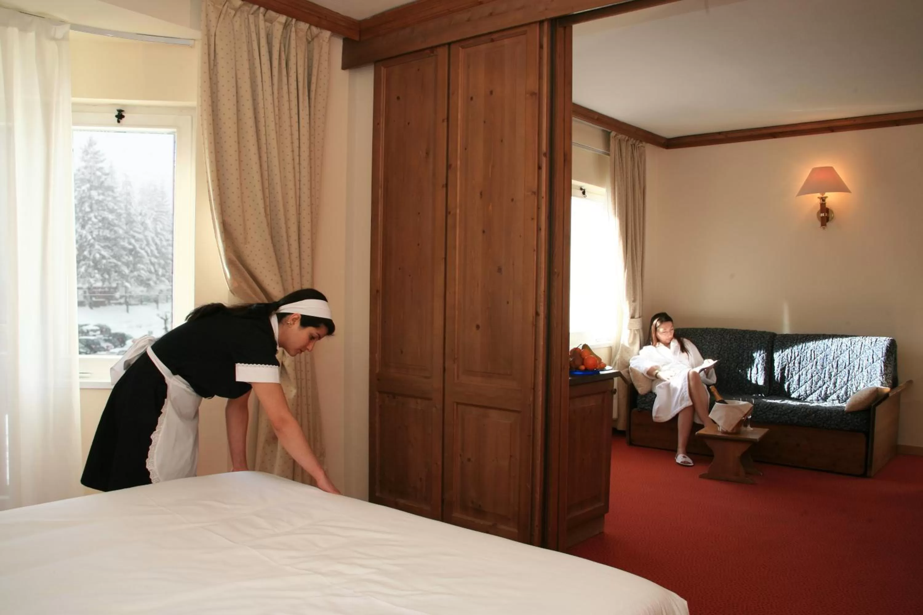 Staff, Bed in Hotel Alaska Cortina