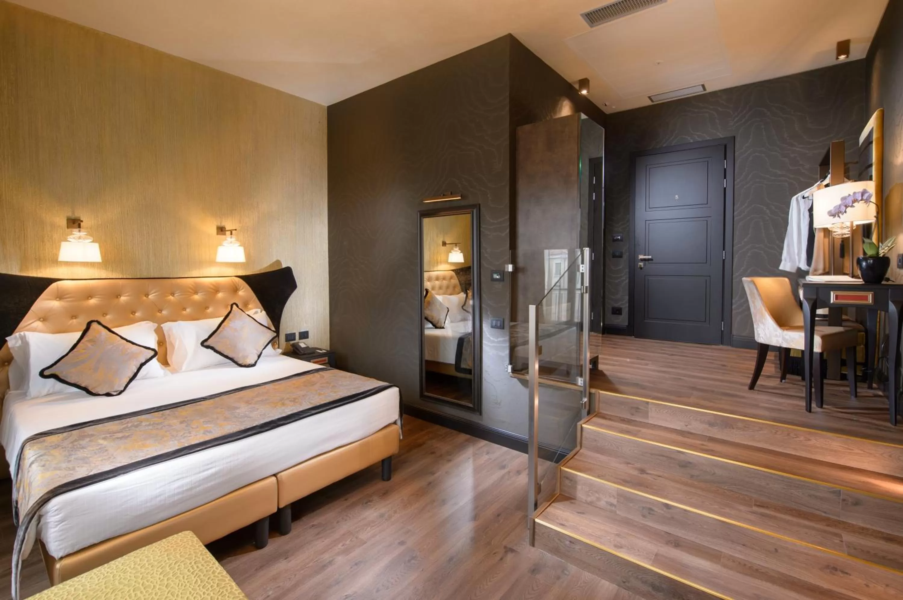 Photo of the whole room, Bed in Palazzo Veneziano - Venice Collection