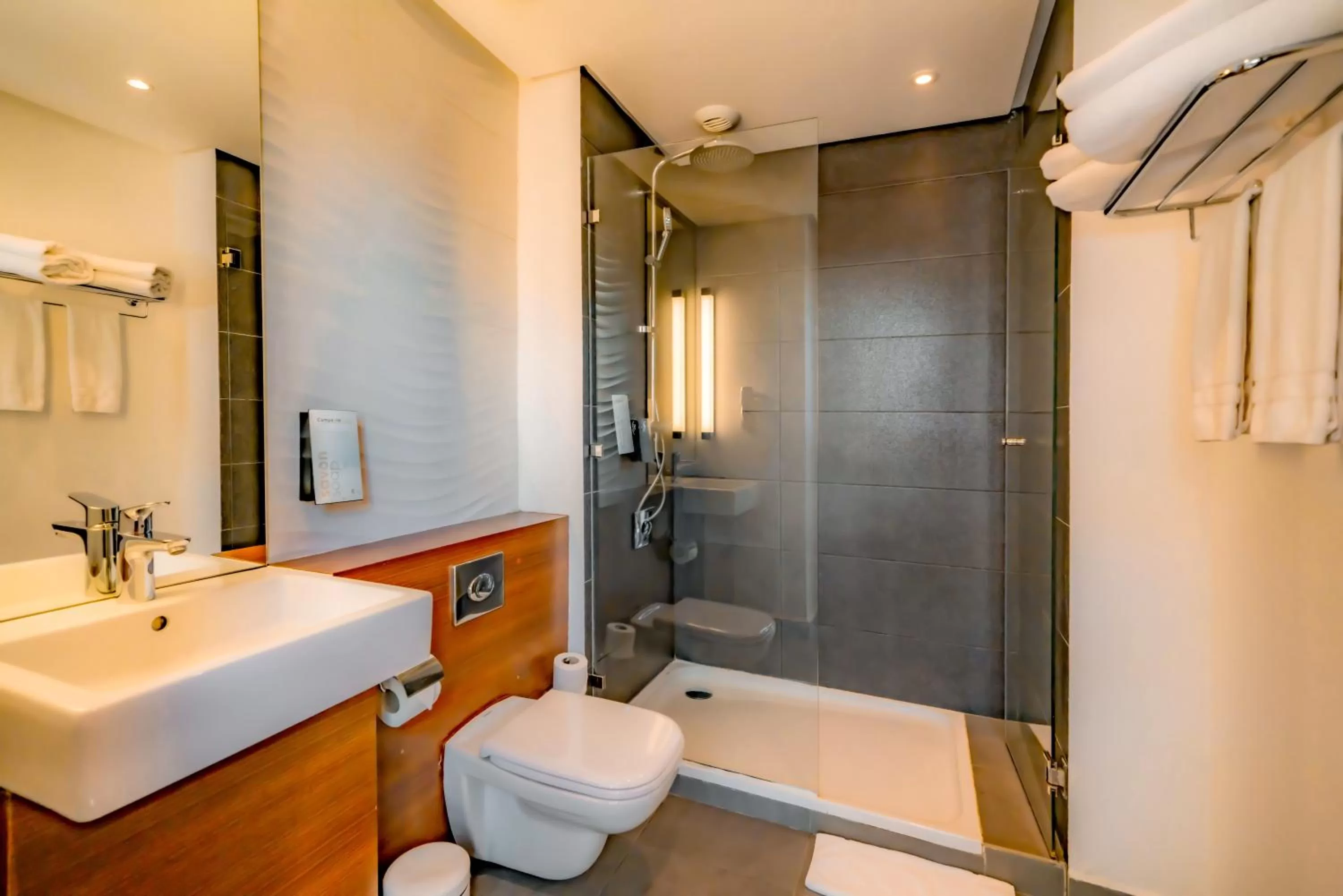 Toilet in Campanile Casablanca Centre Ville