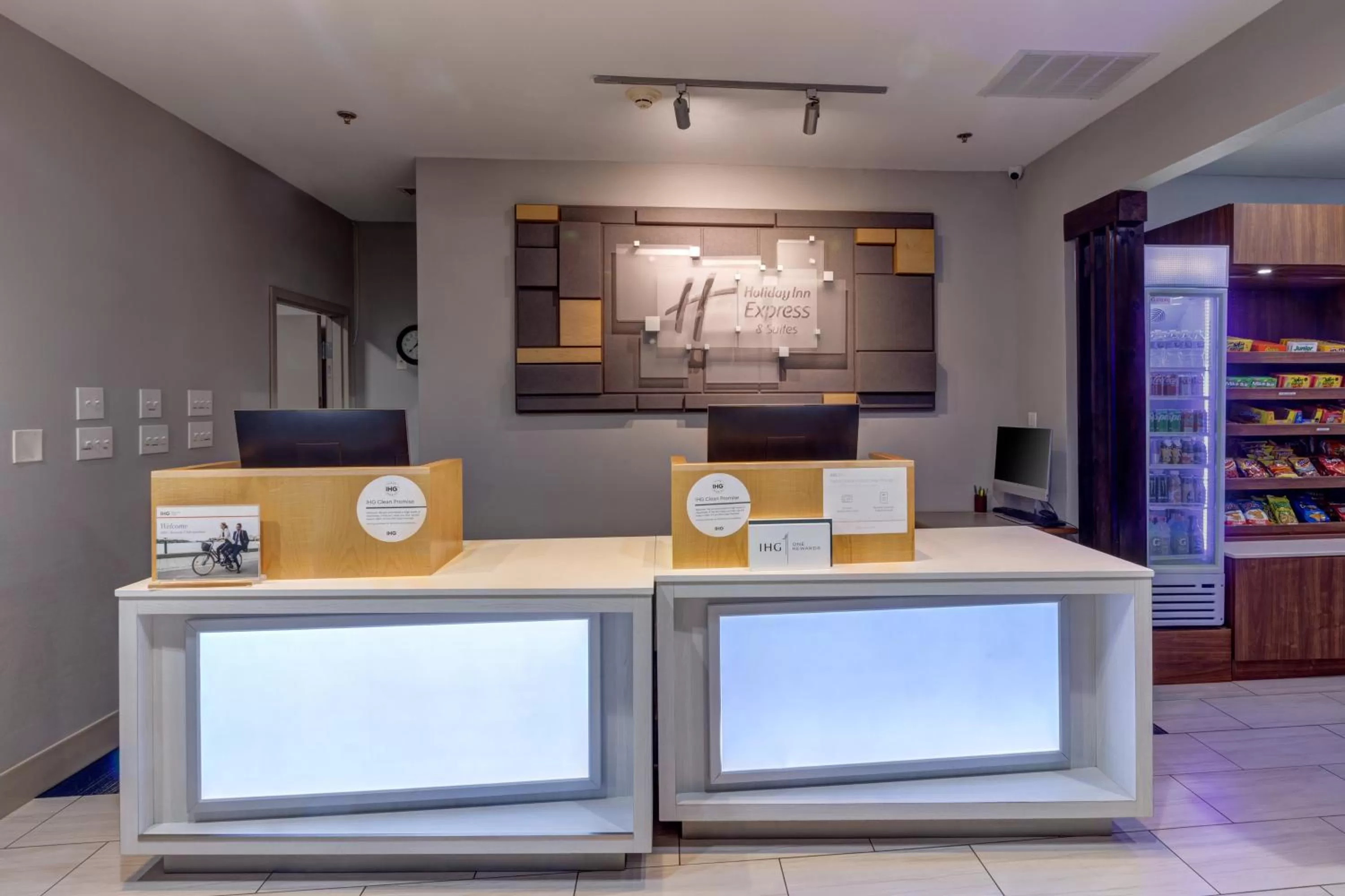 Property building in Holiday Inn Express & Suites Shelbyville Indianapolis by IHG