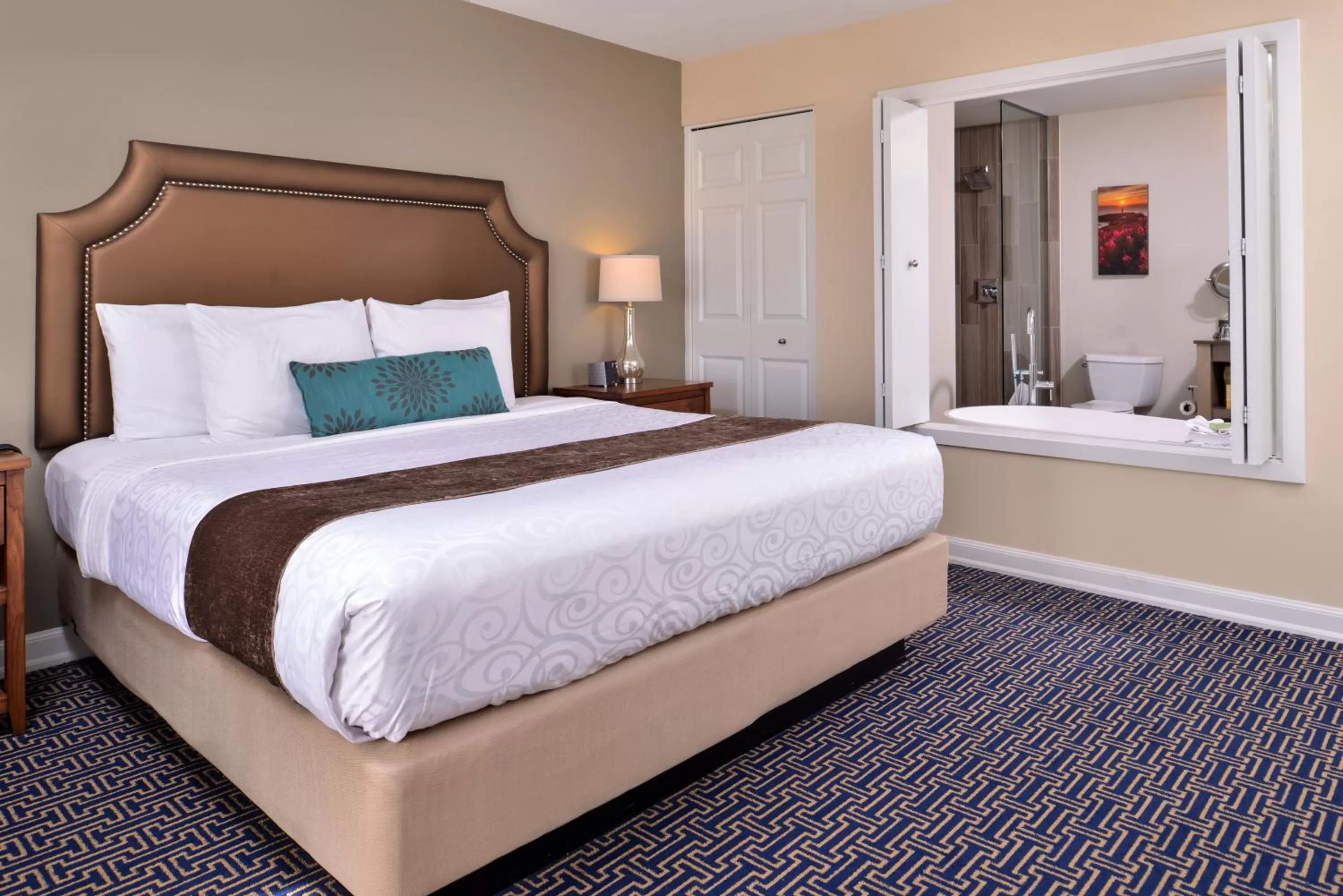 Bed in Inn at Nye Beach