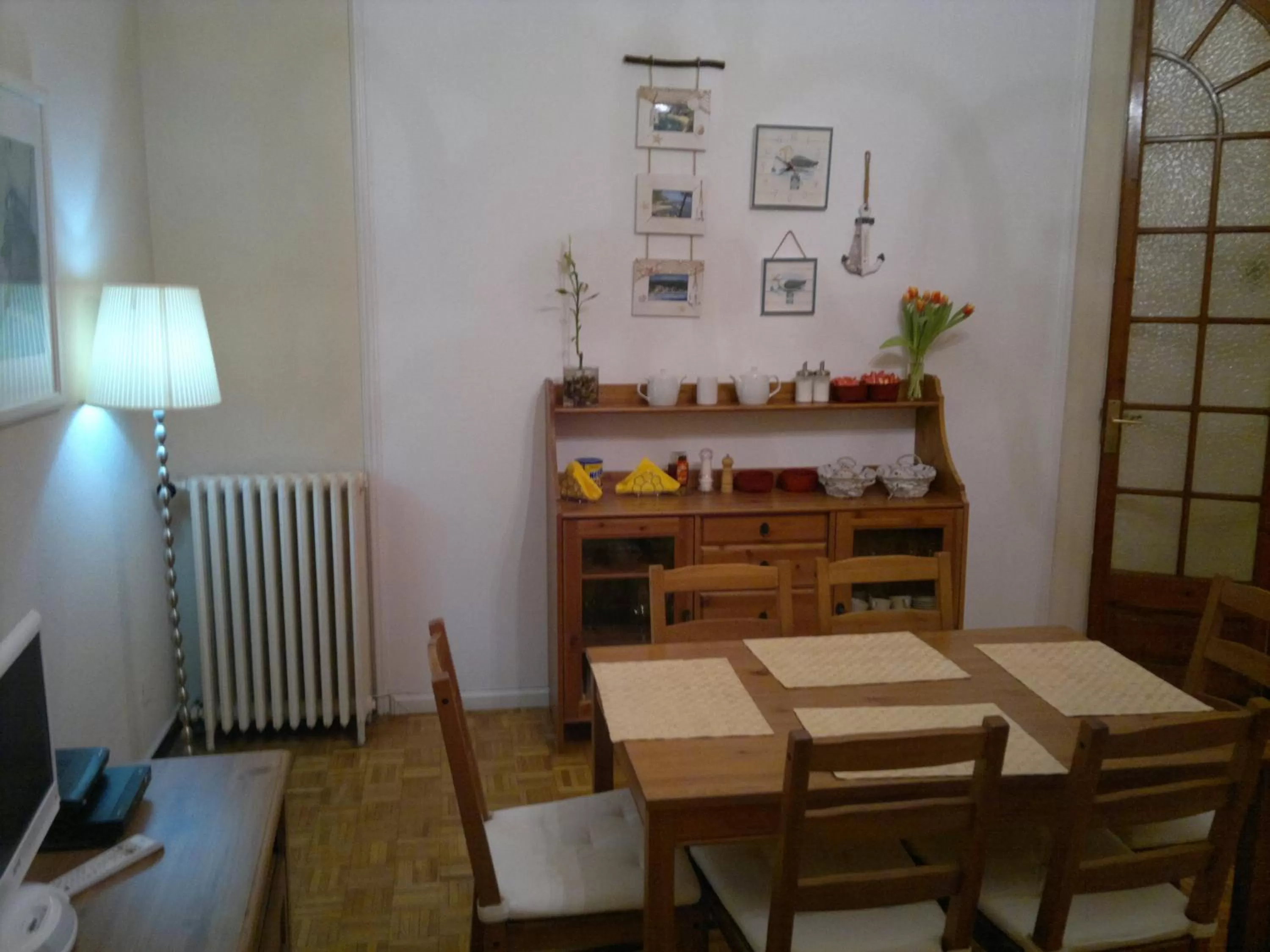 Restaurant/Places to Eat in Ally's Bed&Breakfast,