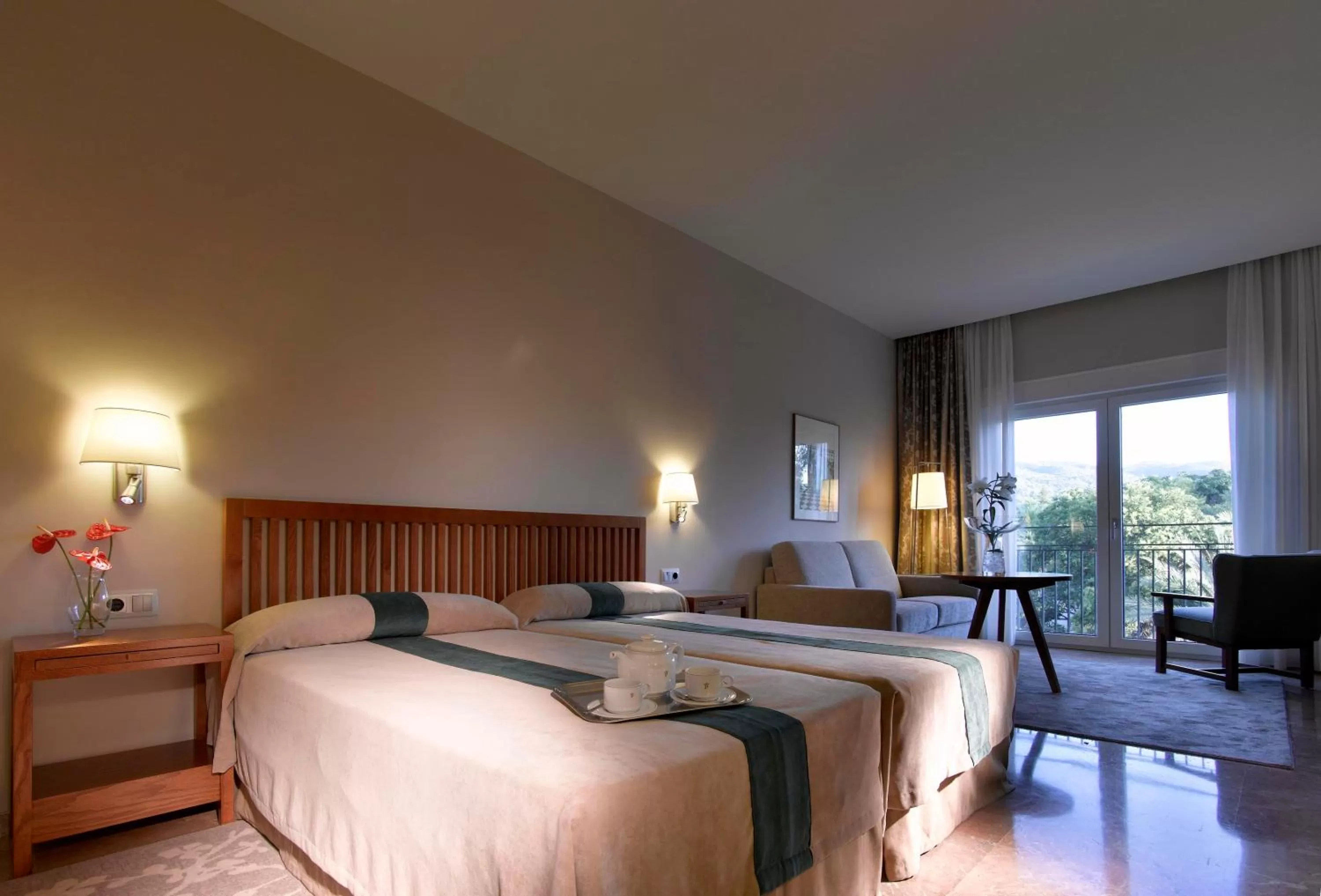Mountain view, Bed in Parador de Cordoba