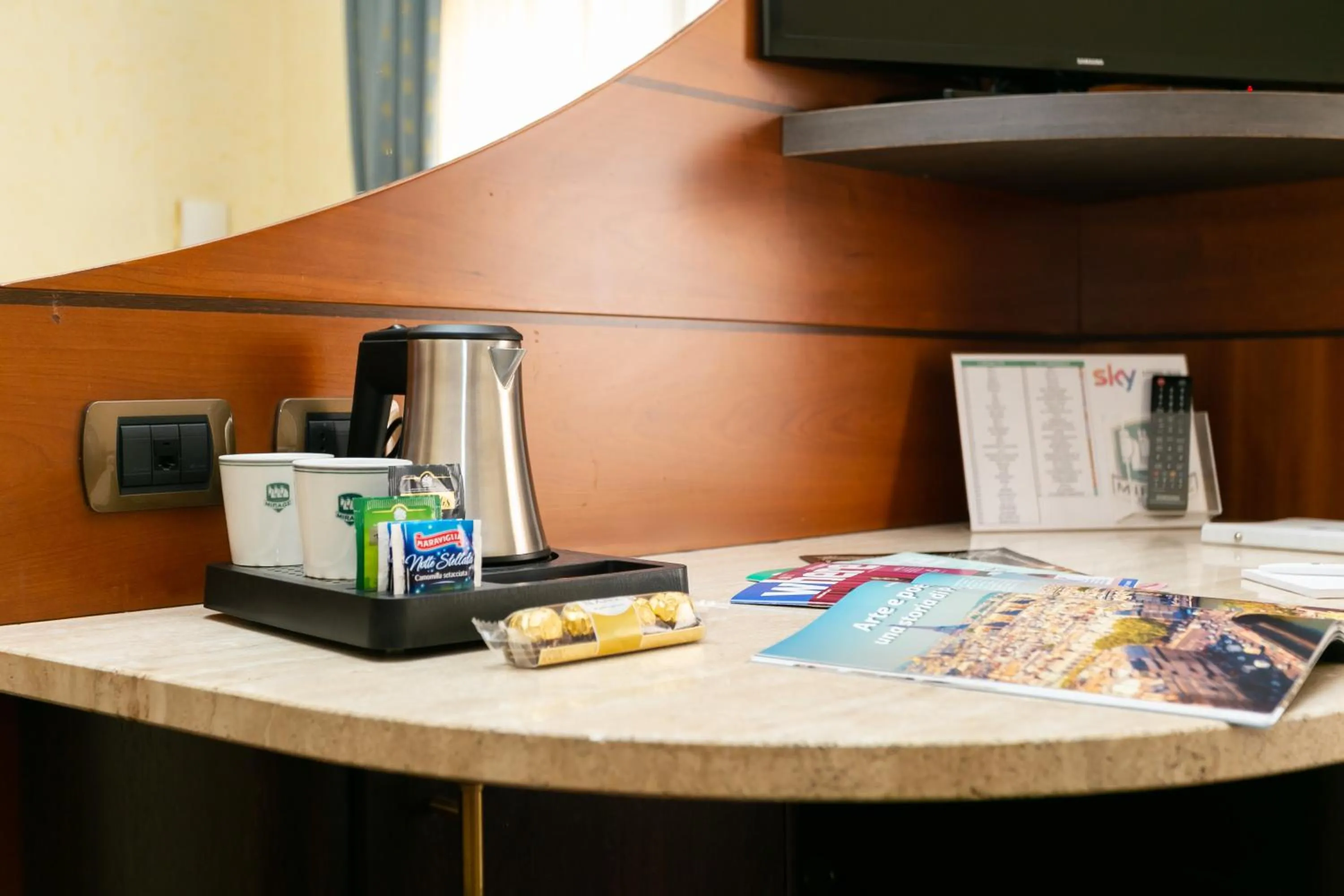 Food and drinks in Hotel Mirage Sure Hotel Collection by Best Western