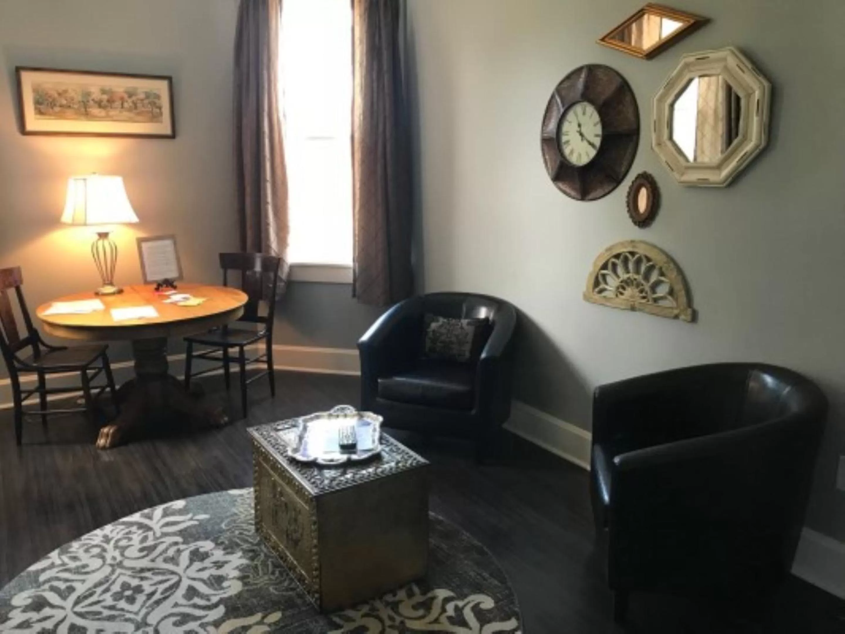 Decorative detail, Seating Area in Nestle Inn